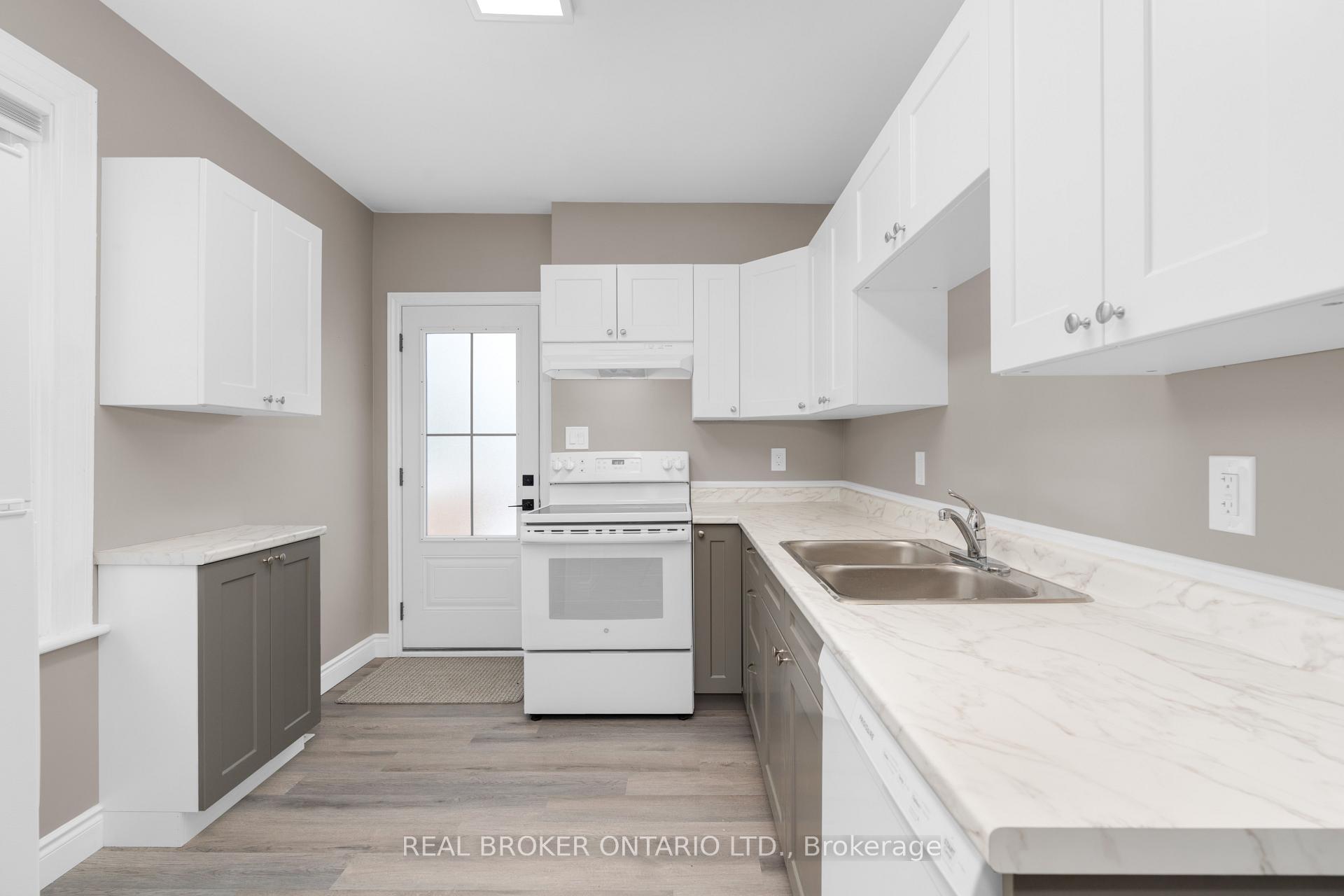 Photo 11 of 351 Arthur Street, Orillia — HOMEH