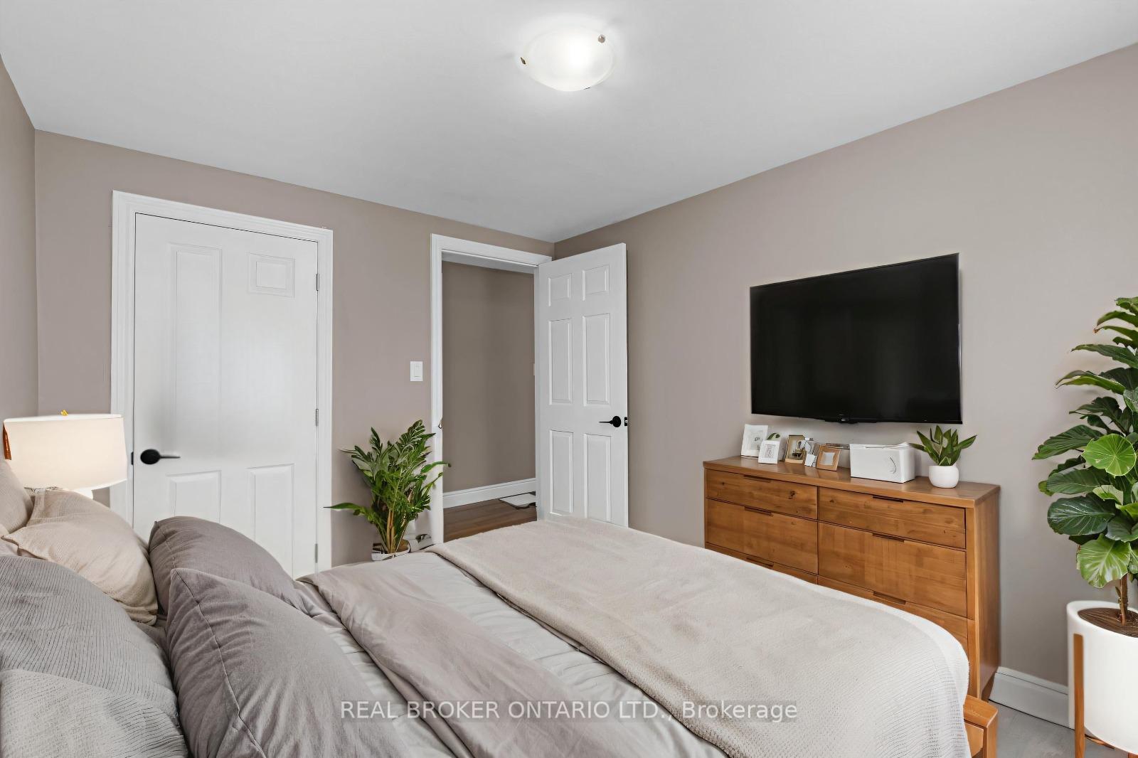 Photo 16 of 351 Arthur Street, Orillia — HOMEH