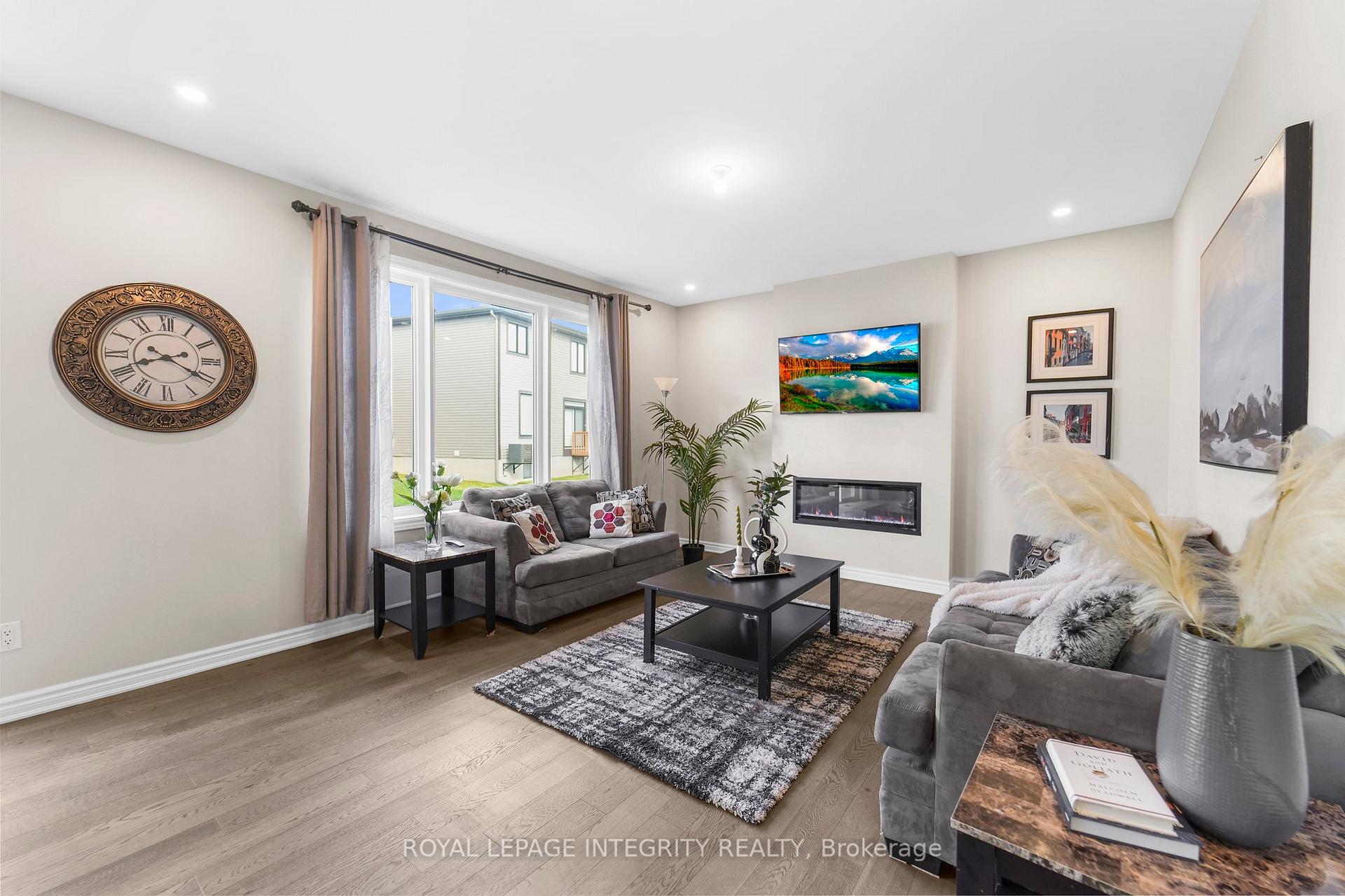 Photo 5 of 724 Vennecy Terrace, Ottawa, Chapel Hill South - Orleans Village — HOMEH