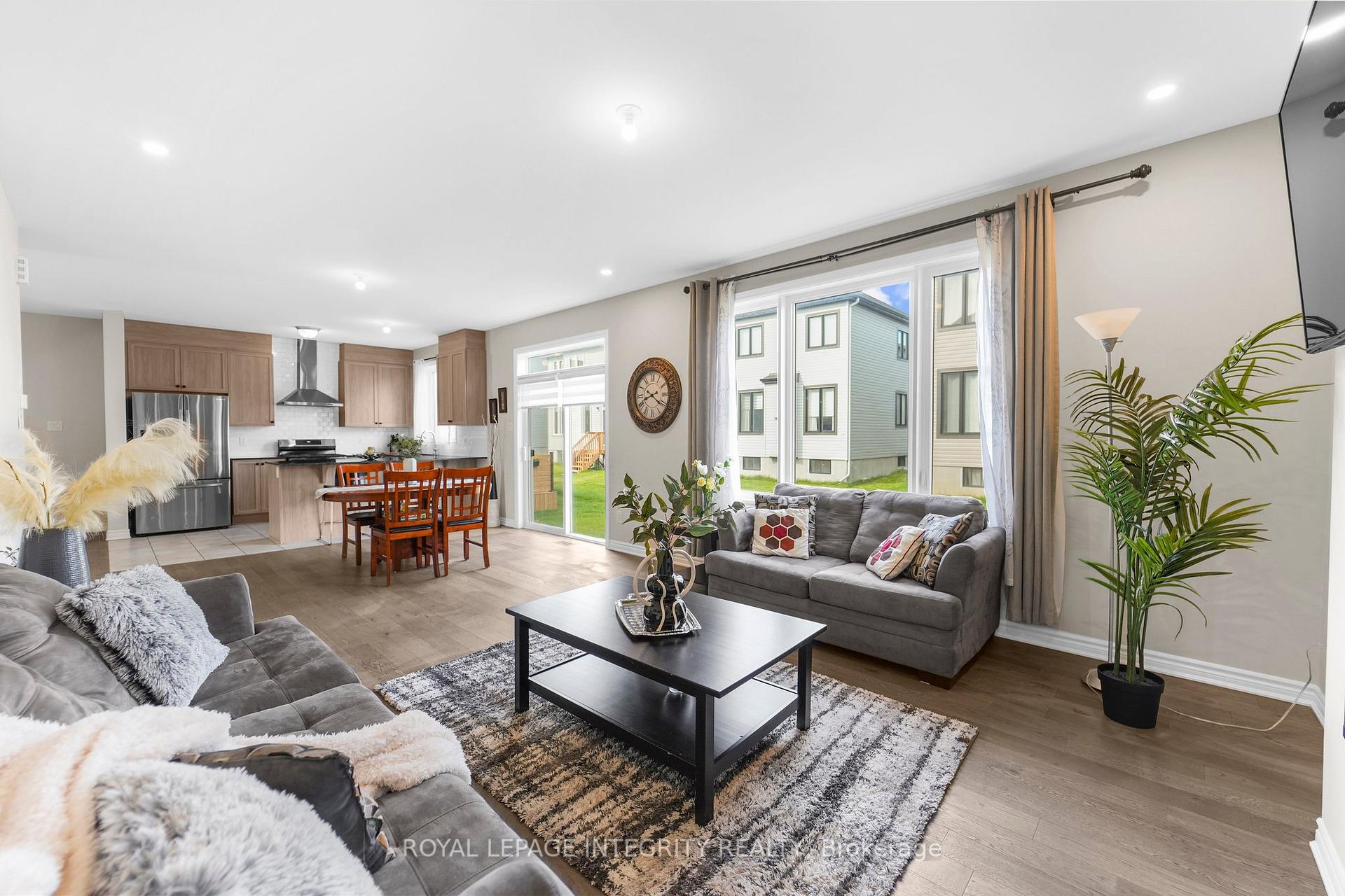 Photo 6 of 724 Vennecy Terrace, Ottawa, Chapel Hill South - Orleans Village — HOMEH