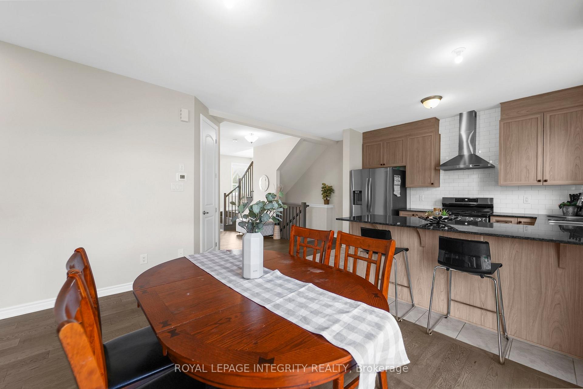 Photo 8 of 724 Vennecy Terrace, Ottawa, Chapel Hill South - Orleans Village — HOMEH