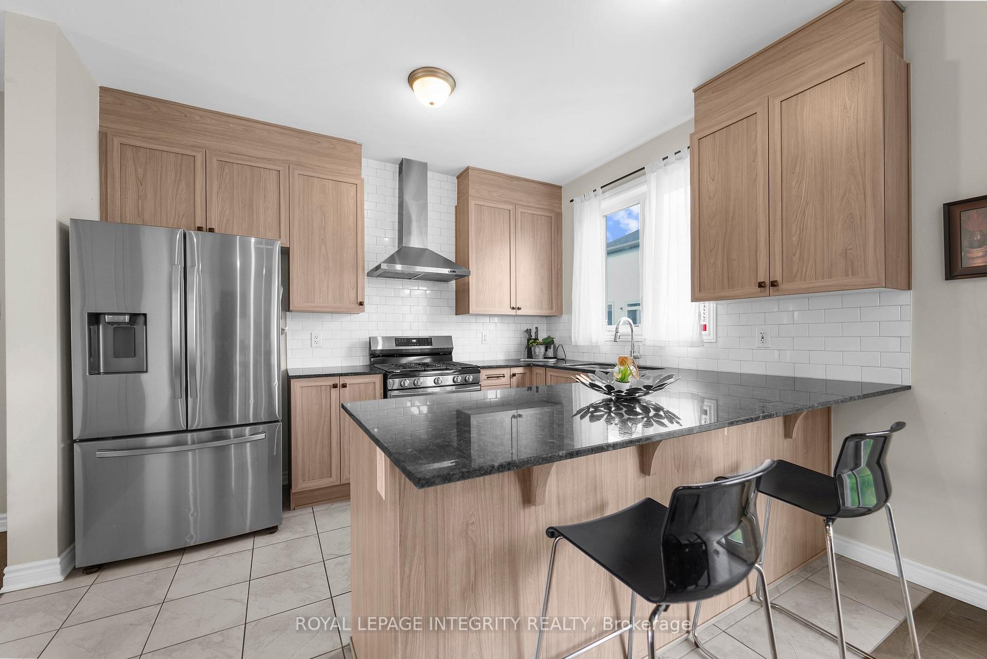 Photo 9 of 724 Vennecy Terrace, Ottawa, Chapel Hill South - Orleans Village — HOMEH