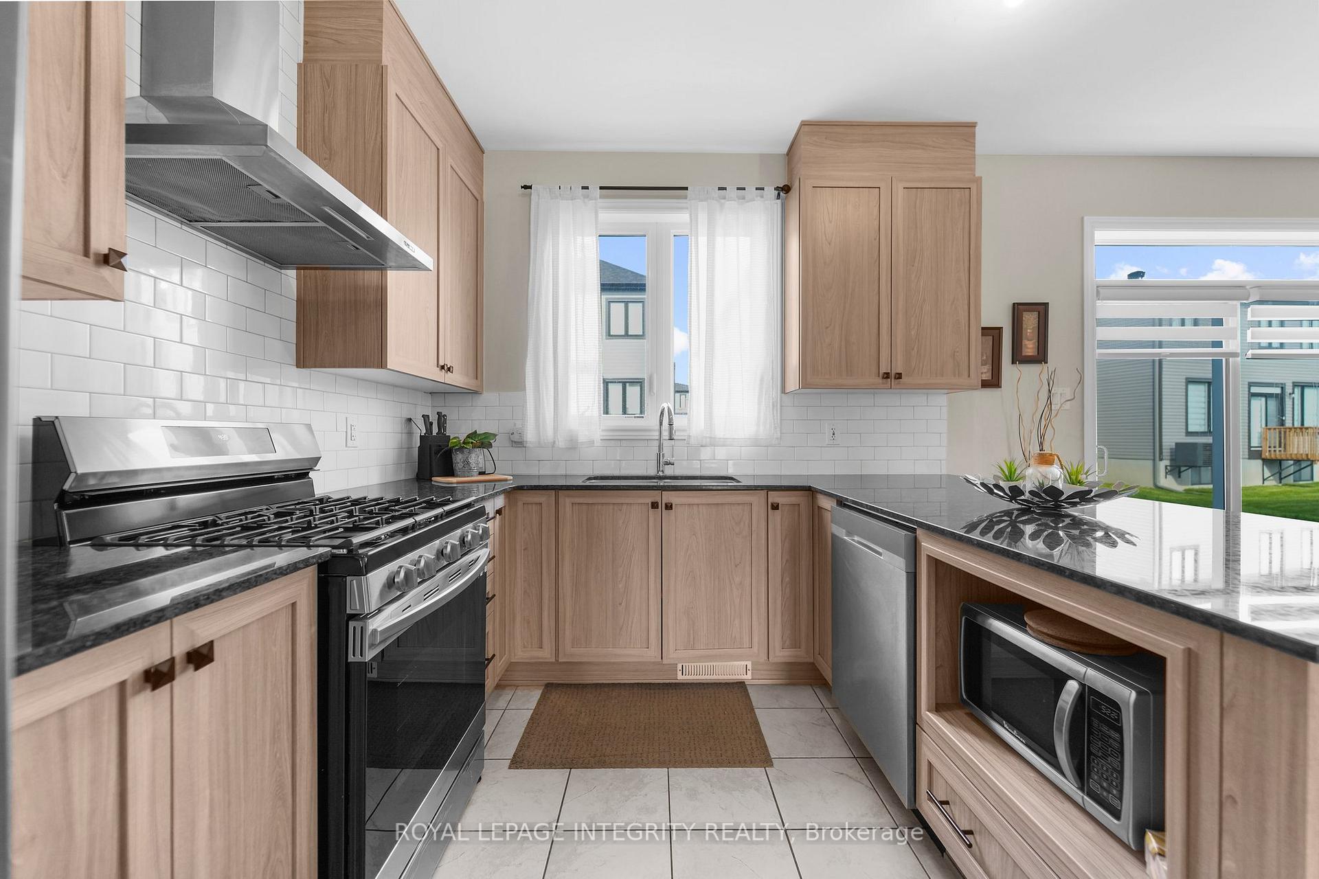 Photo 12 of 724 Vennecy Terrace, Ottawa, Chapel Hill South - Orleans Village — HOMEH