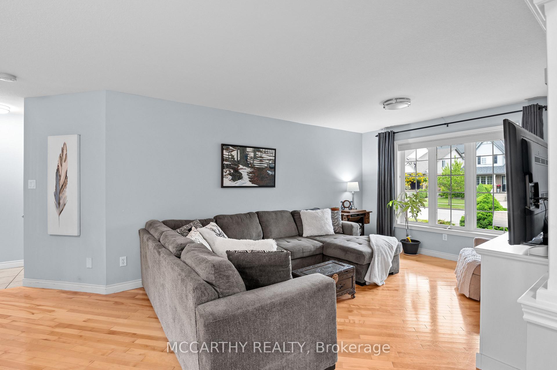 Photo 11 of 12 Clarke Avenue, Orangeville — HOMEH