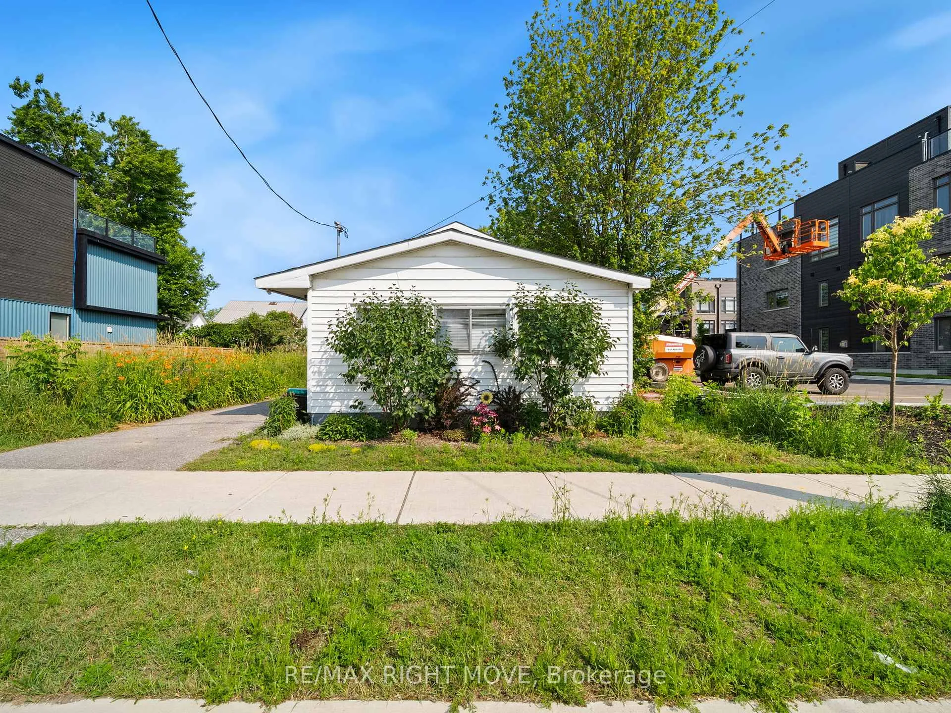 Photo 1 of 122 Elgin Street, Orillia — HOMEH