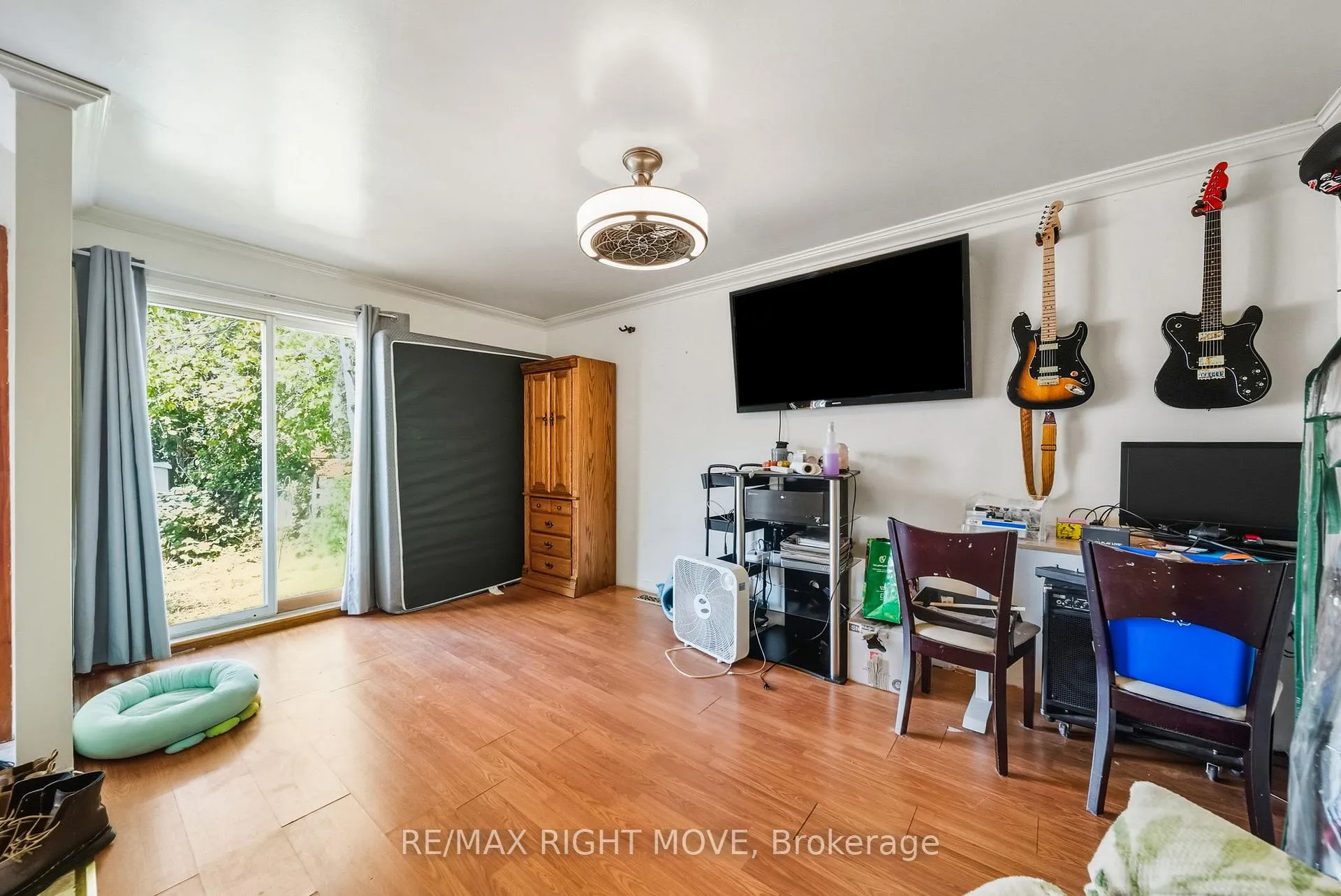 Photo 3 of 122 Elgin Street, Orillia — HOMEH
