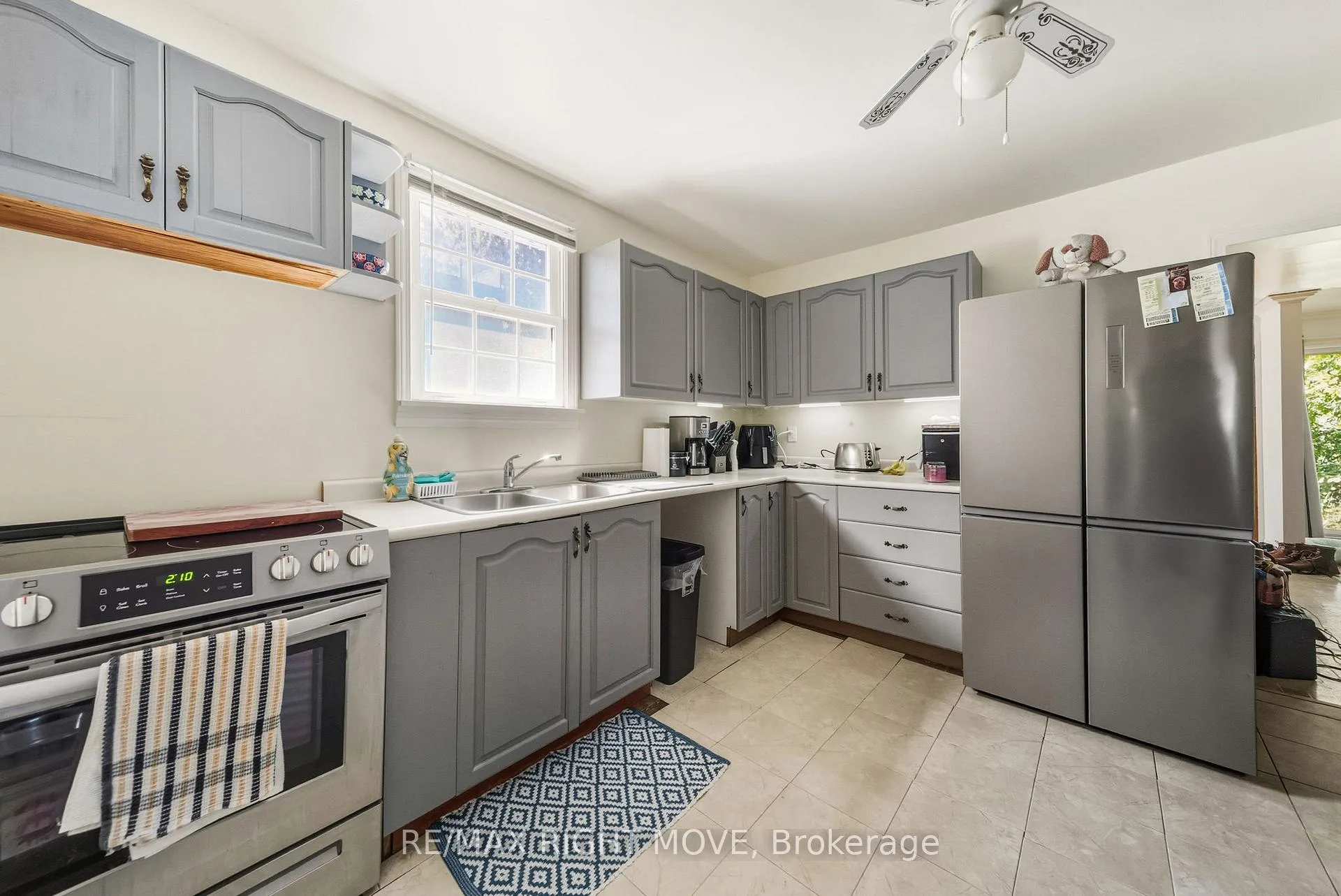 Photo 5 of 122 Elgin Street, Orillia — HOMEH