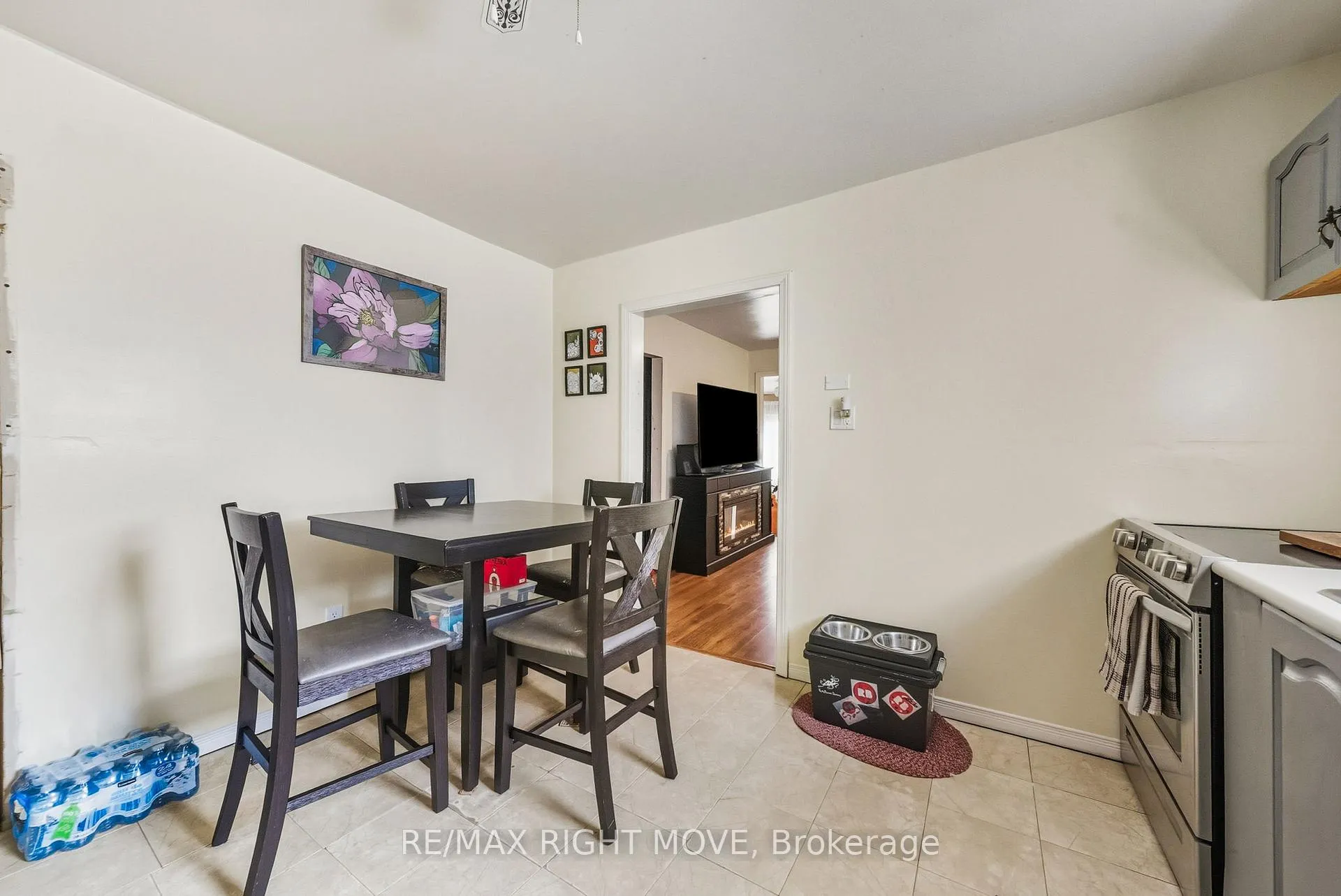 Photo 6 of 122 Elgin Street, Orillia — HOMEH