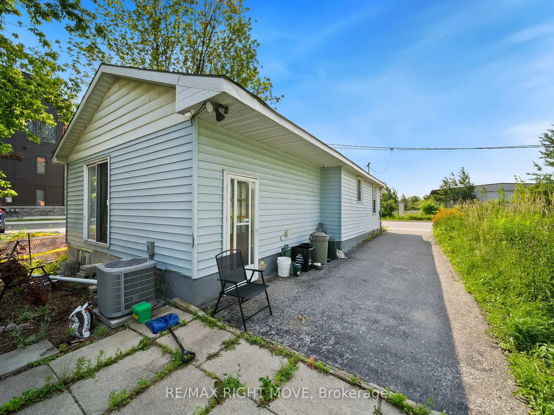 Photo 11 of 122 Elgin Street, Orillia — HOMEH