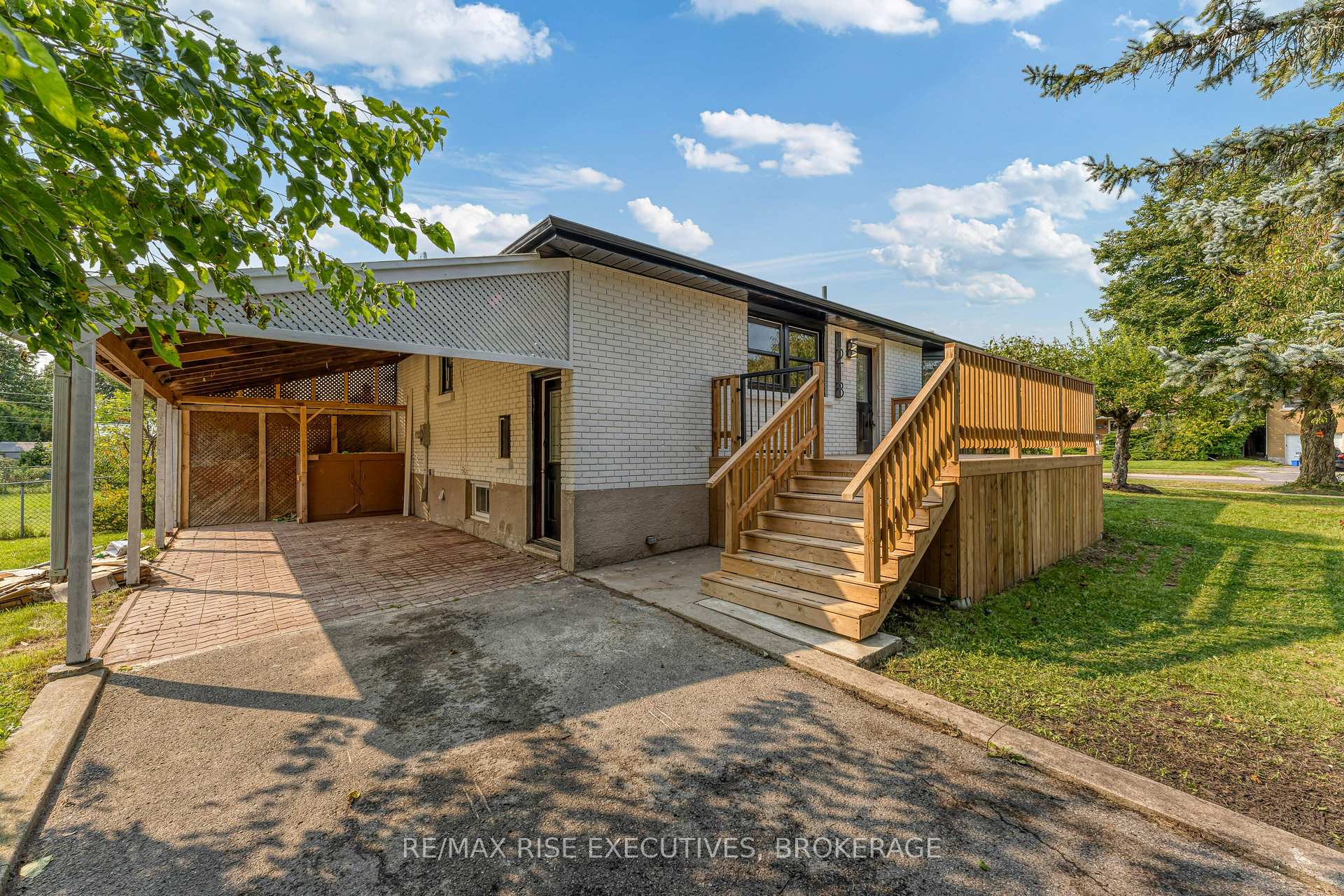 Photo 3 of 1218 Johnson Street E, Kingston, Central City West — HOMEH