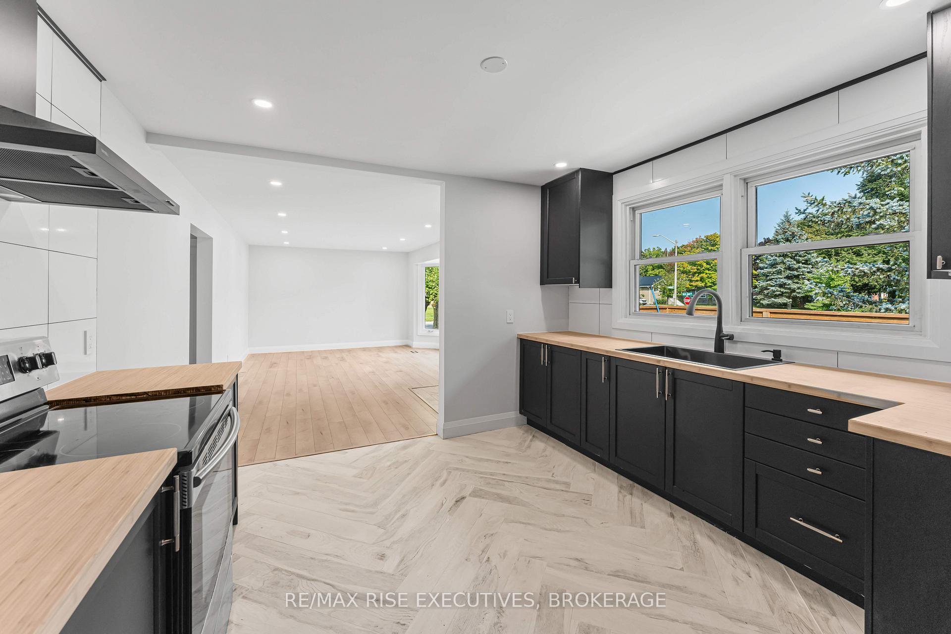 Photo 13 of 1218 Johnson Street E, Kingston, Central City West — HOMEH