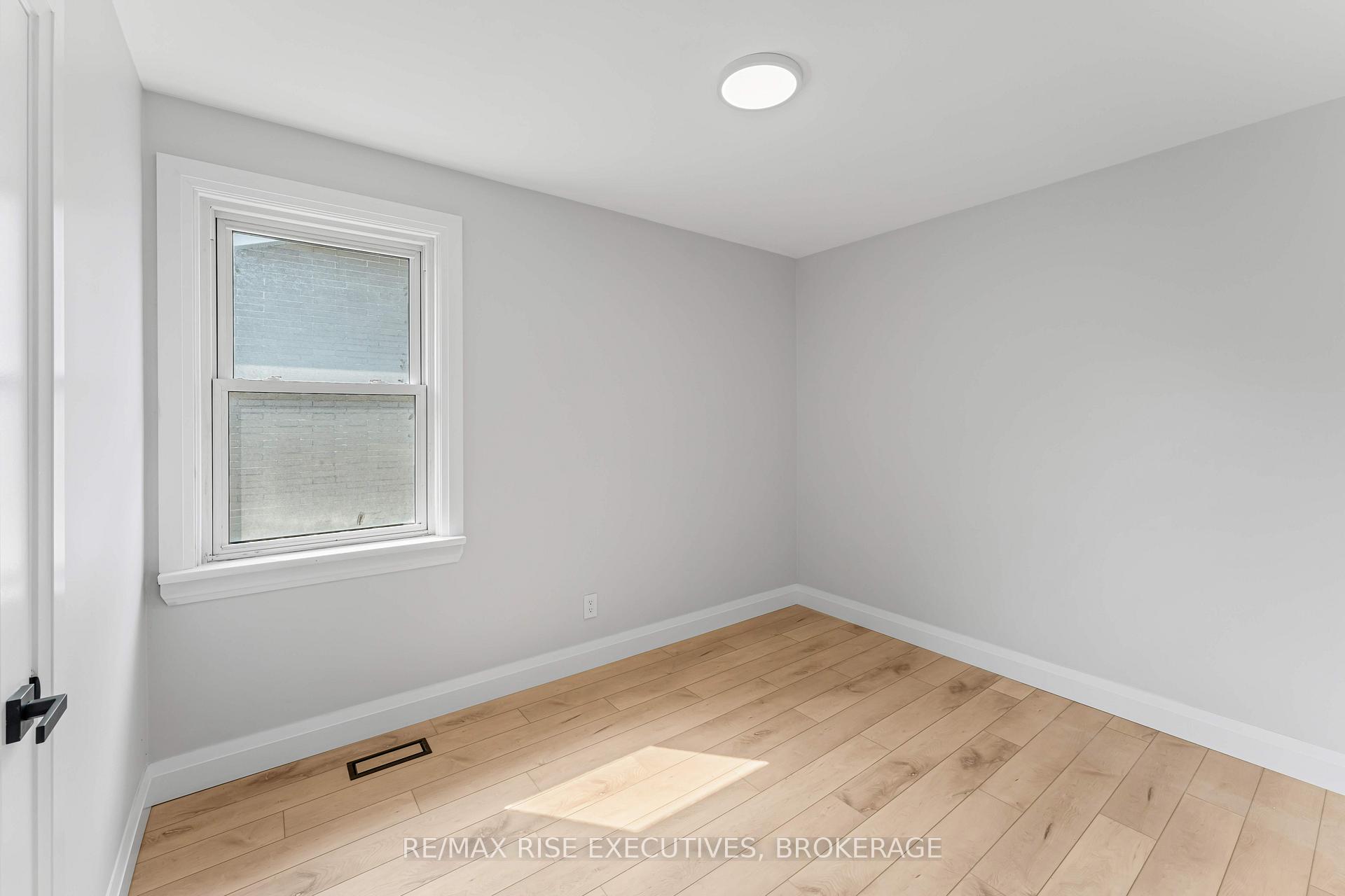 Photo 19 of 1218 Johnson Street E, Kingston, Central City West — HOMEH