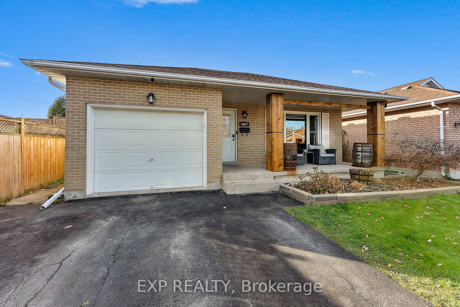 Photo 1 of 4487 Lee Avenue, Niagara Falls, Ascot — HOMEH