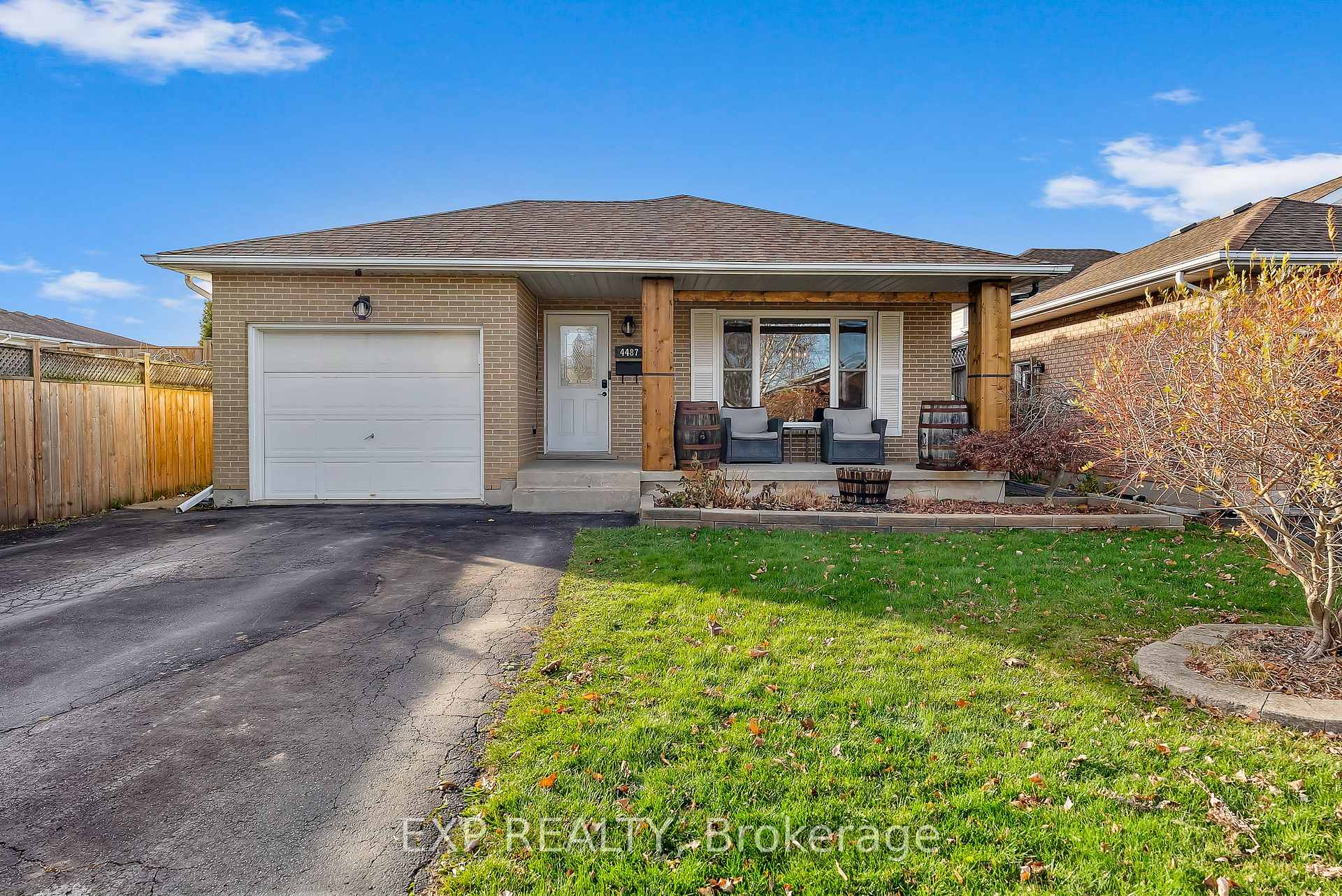 Photo 2 of 4487 Lee Avenue, Niagara Falls, Ascot — HOMEH