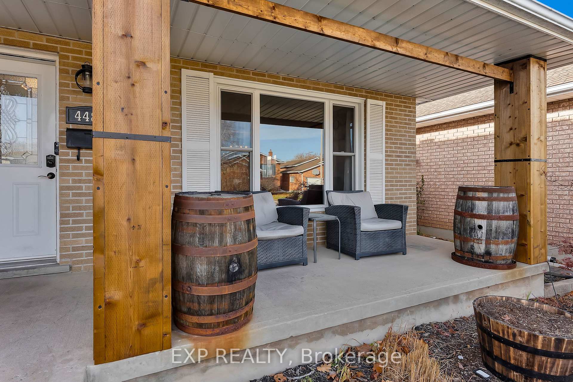 Photo 3 of 4487 Lee Avenue, Niagara Falls, Ascot — HOMEH