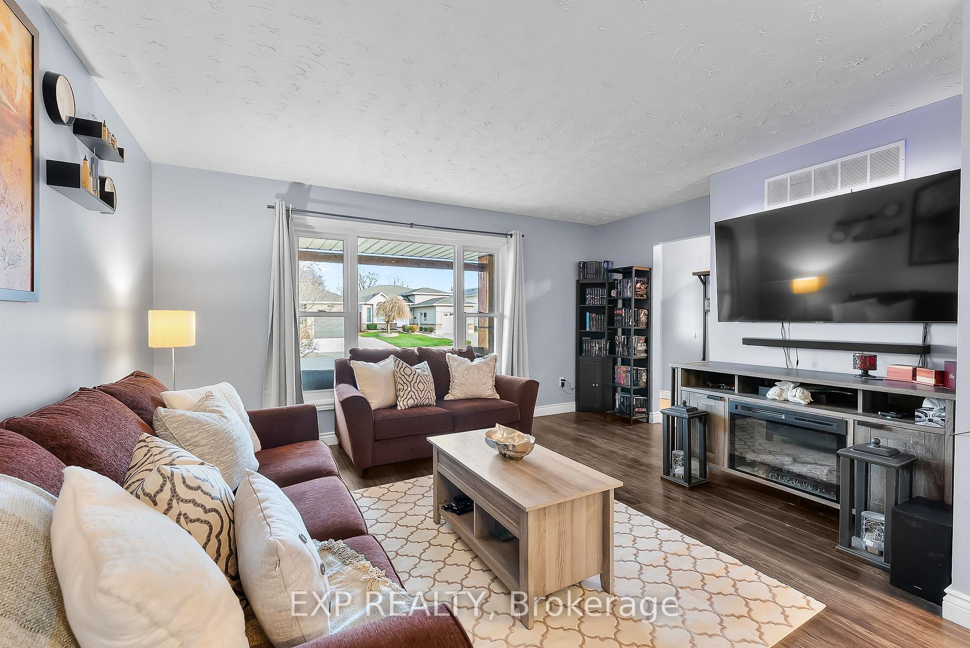 Photo 6 of 4487 Lee Avenue, Niagara Falls, Ascot — HOMEH