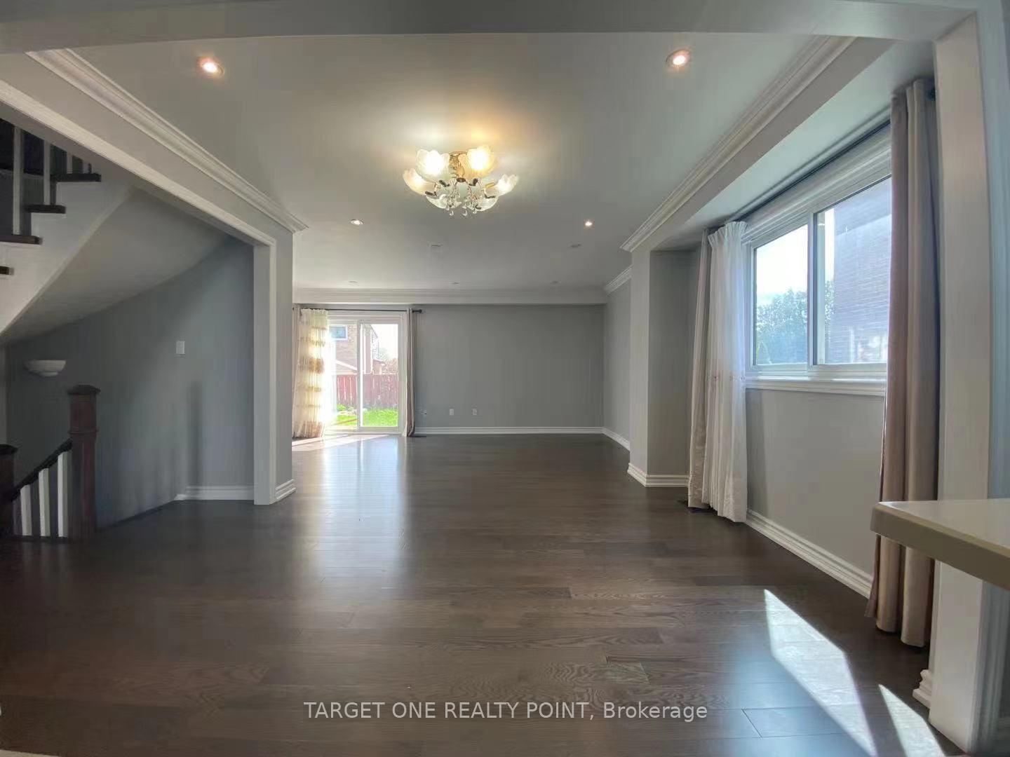 Photo 2 of 166 Trothen Circle, Markham, Markham Village — HOMEH