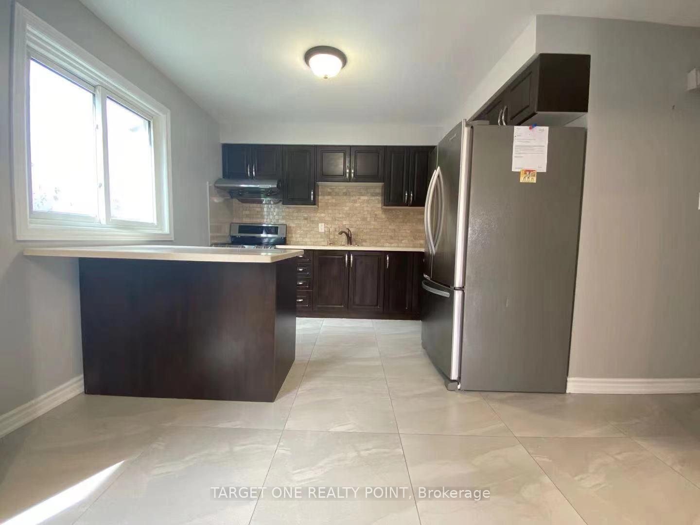 Photo 4 of 166 Trothen Circle, Markham, Markham Village — HOMEH