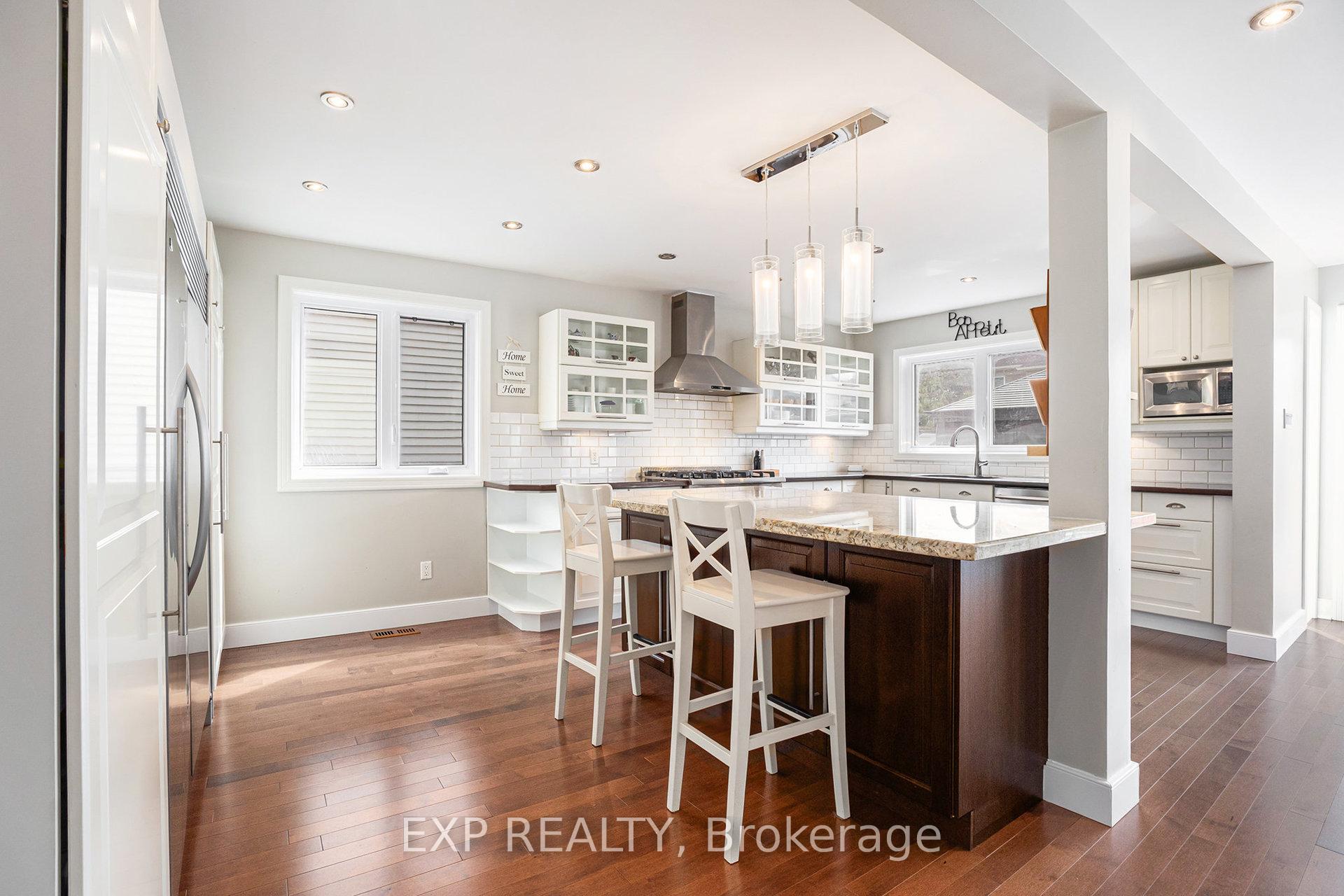 Photo 3 of 2010 Rolling Brook Drive, Ottawa, Chapel Hill South - Orleans Village — HOMEH