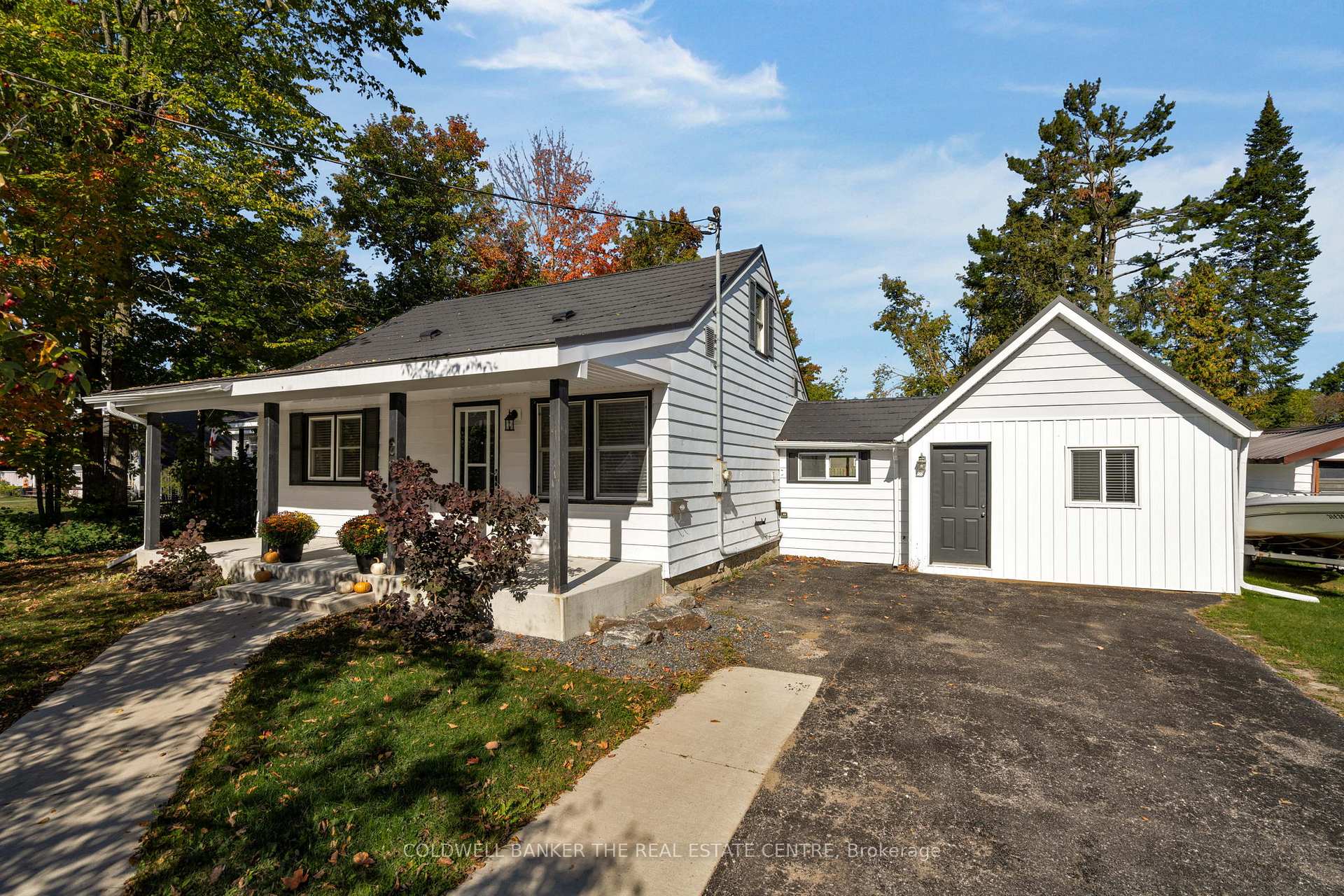 Photo 3 of 26 George Street, Orillia — HOMEH