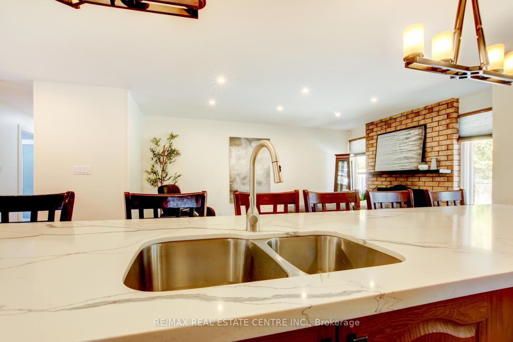 Photo 7 of 3 Passmore Avenue, Orangeville — HOMEH