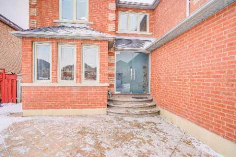 Photo 2 of 37 Beulah Drive, Markham, Middlefield — HOMEH