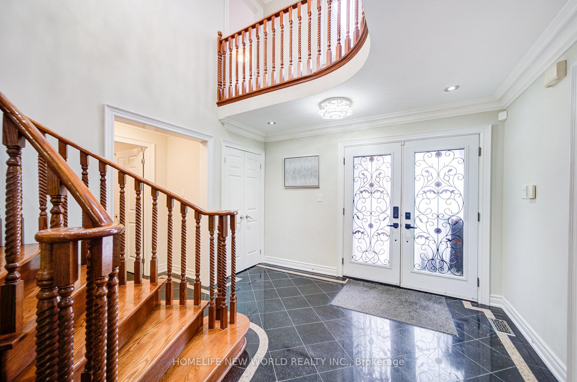 Photo 3 of 37 Beulah Drive, Markham, Middlefield — HOMEH