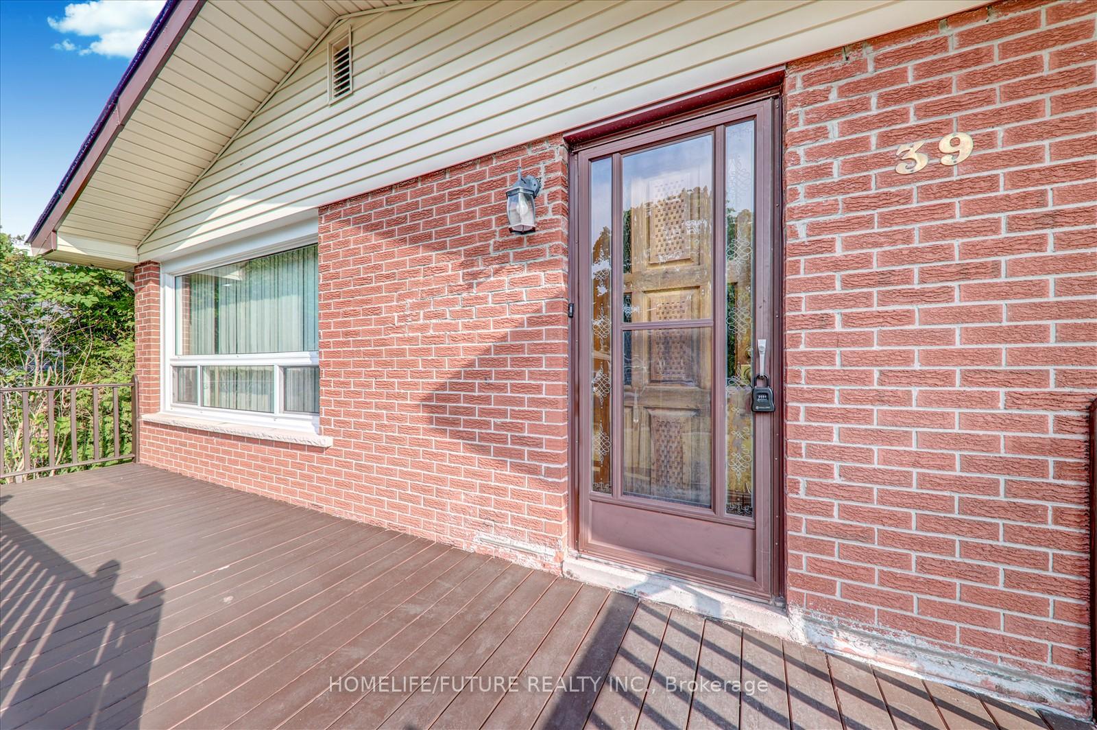 Photo 5 of 39 Cayuga Avenue, Oshawa, Samac — HOMEH