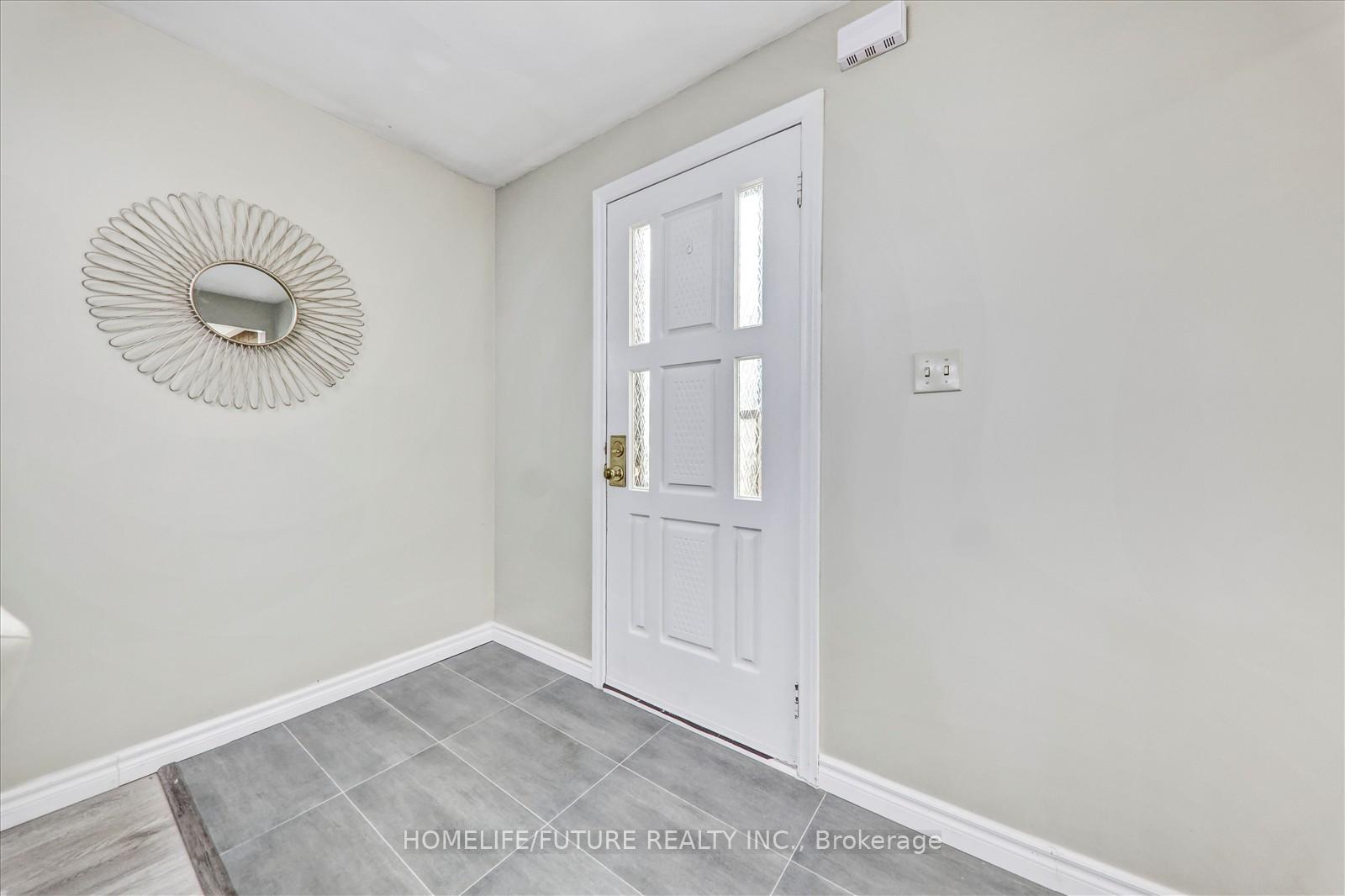 Photo 6 of 39 Cayuga Avenue, Oshawa, Samac — HOMEH