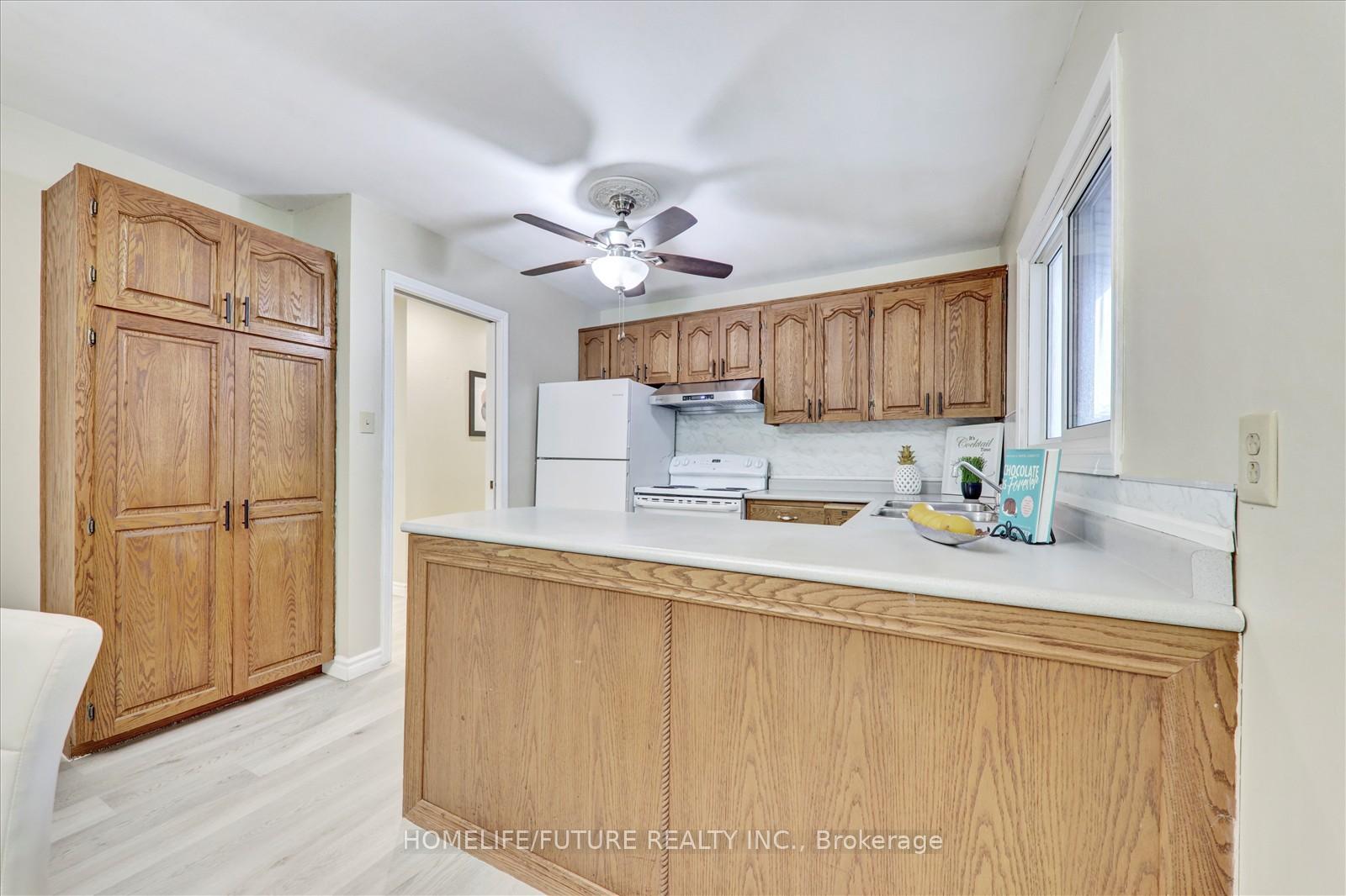 Photo 10 of 39 Cayuga Avenue, Oshawa, Samac — HOMEH