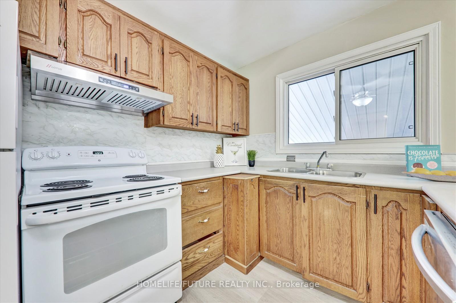 Photo 11 of 39 Cayuga Avenue, Oshawa, Samac — HOMEH