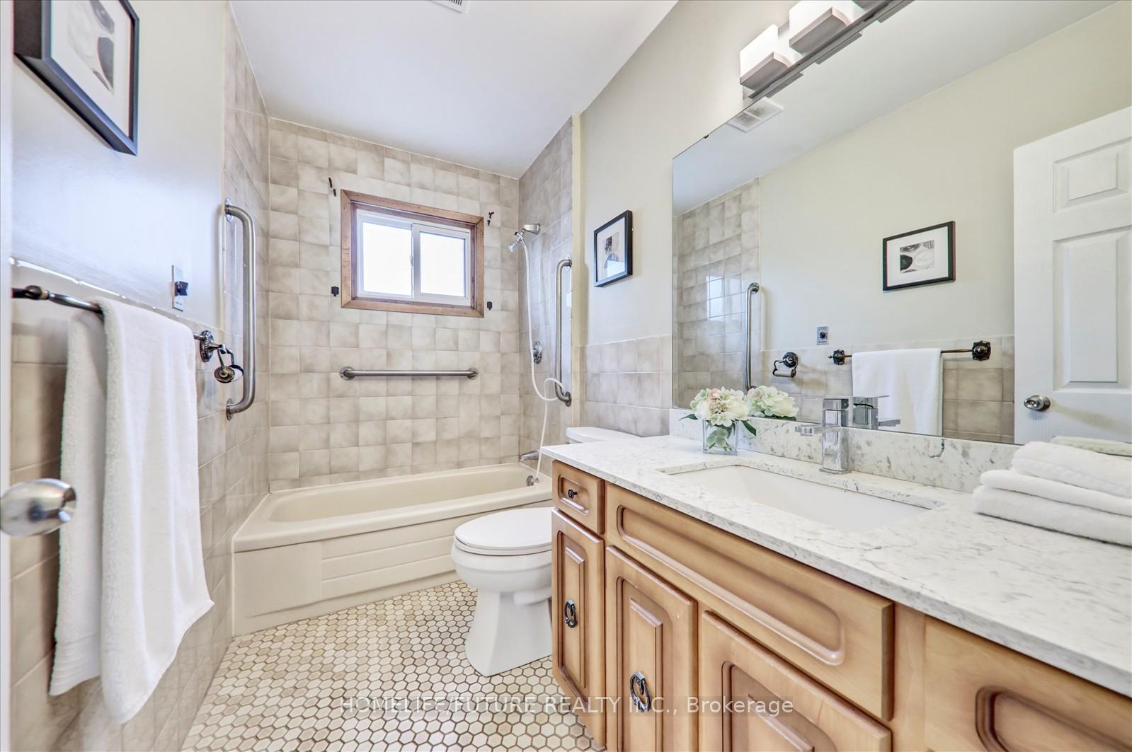 Photo 19 of 39 Cayuga Avenue, Oshawa, Samac — HOMEH