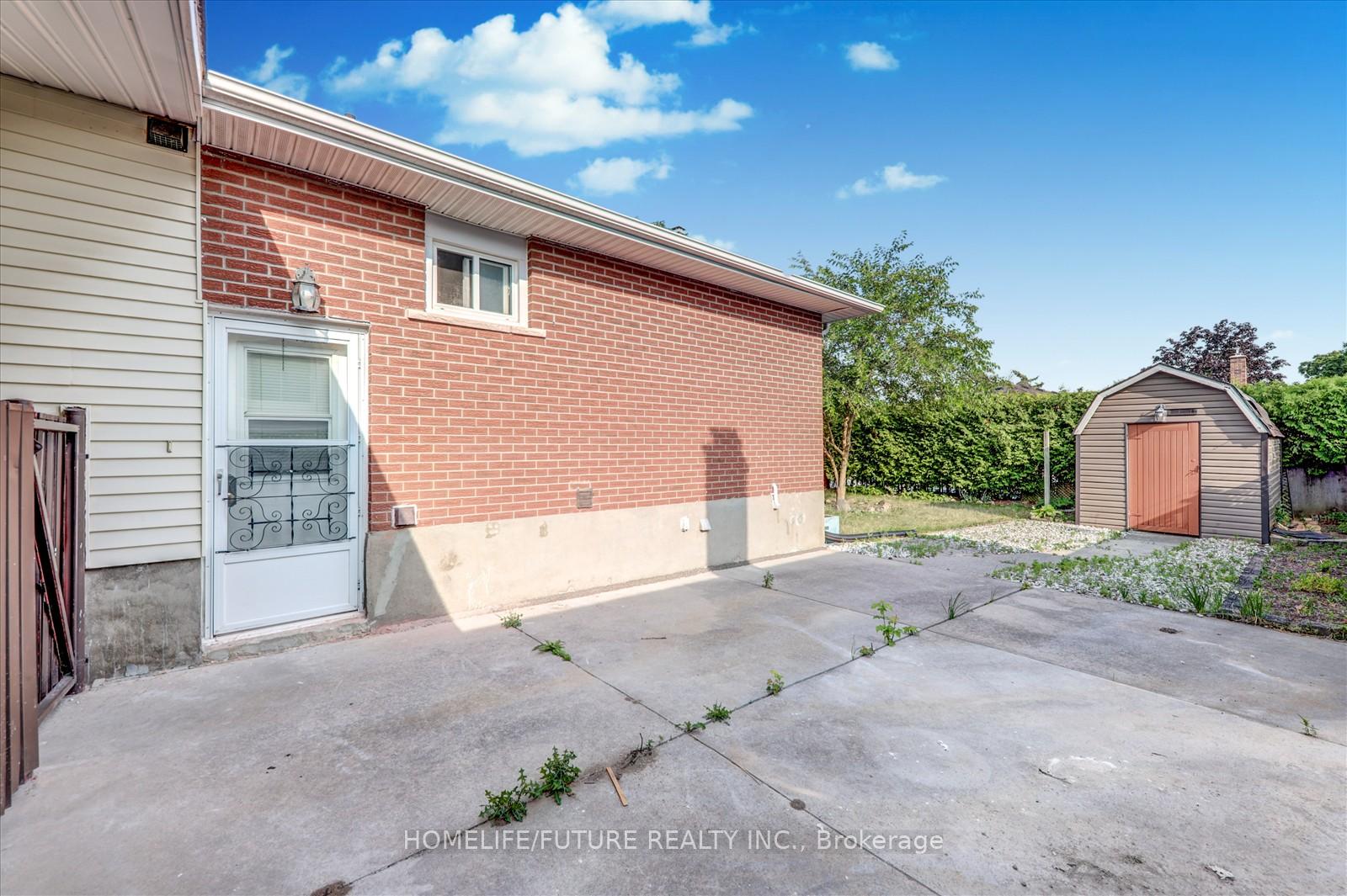 Photo 36 of 39 Cayuga Avenue, Oshawa, Samac — HOMEH