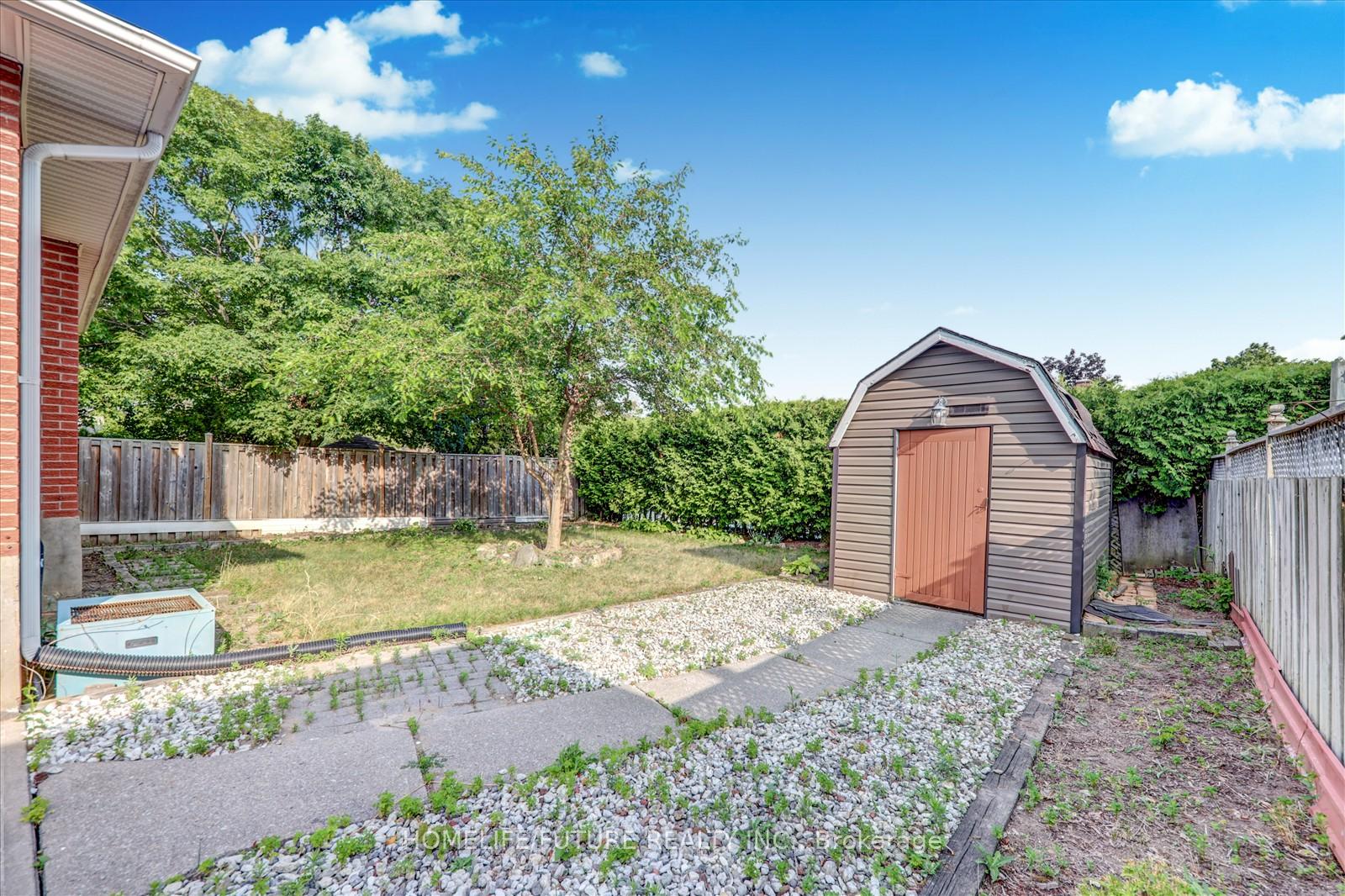 Photo 37 of 39 Cayuga Avenue, Oshawa, Samac — HOMEH