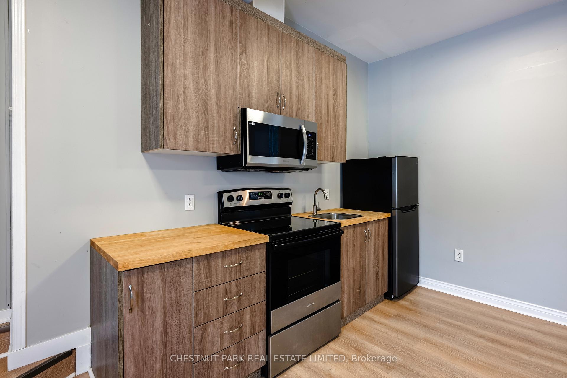 Photo 9 of Unit Unit 2, 291 Broadway, Orangeville — HOMEH
