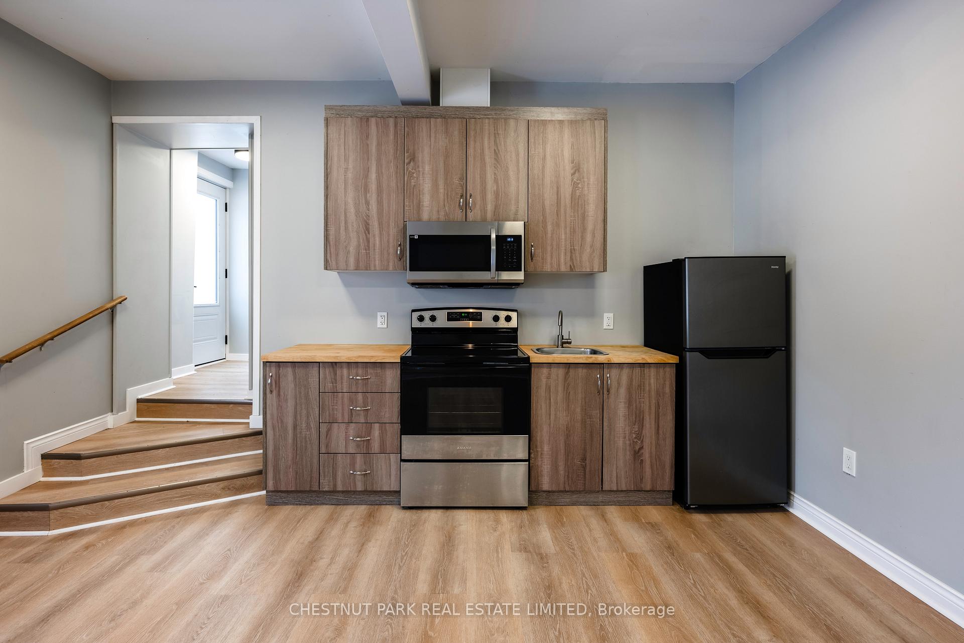 Photo 10 of Unit Unit 2, 291 Broadway, Orangeville — HOMEH