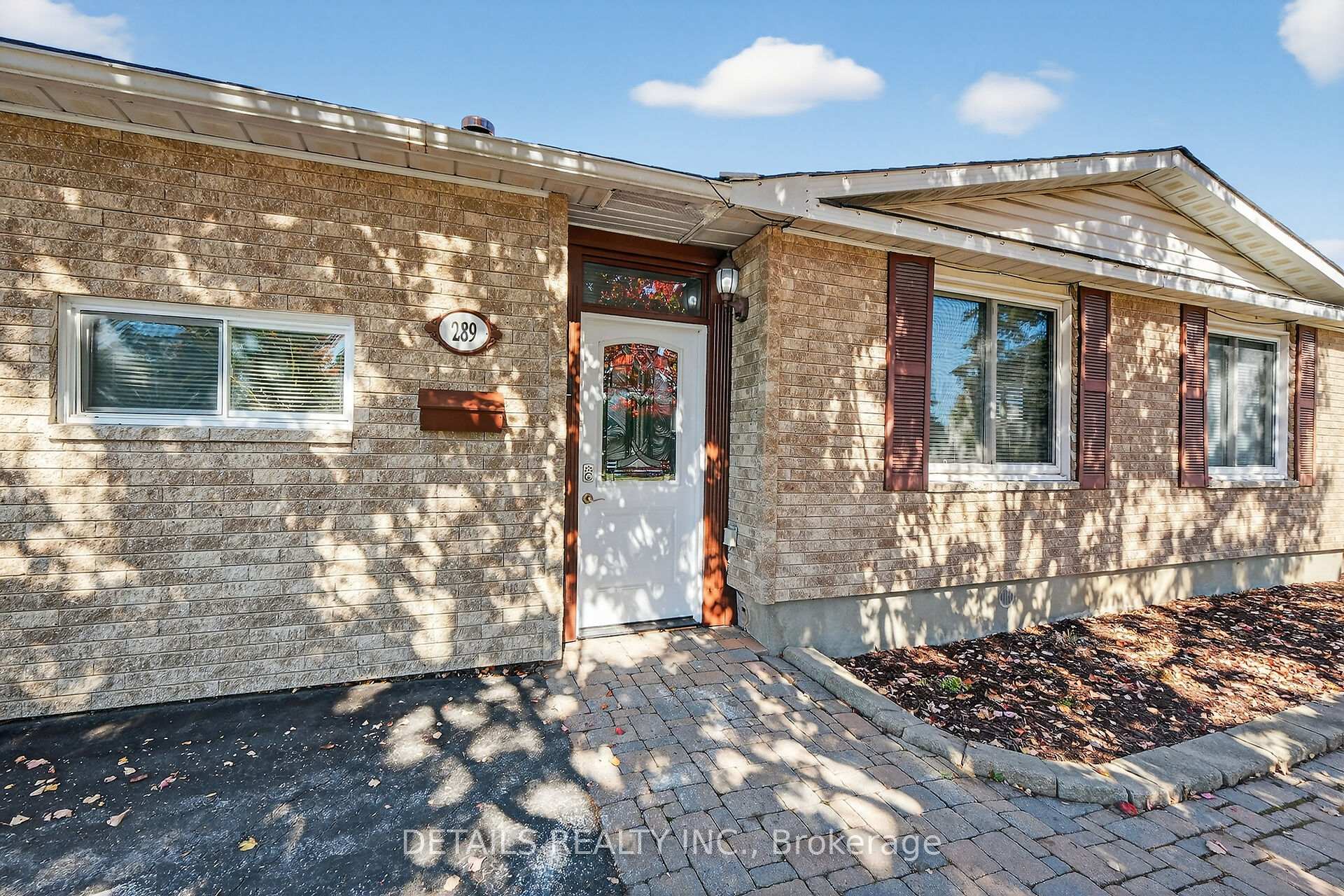 Photo 3 of 289 Amiens Street, Ottawa, Bilberry Creek/Queenswood Heights — HOMEH