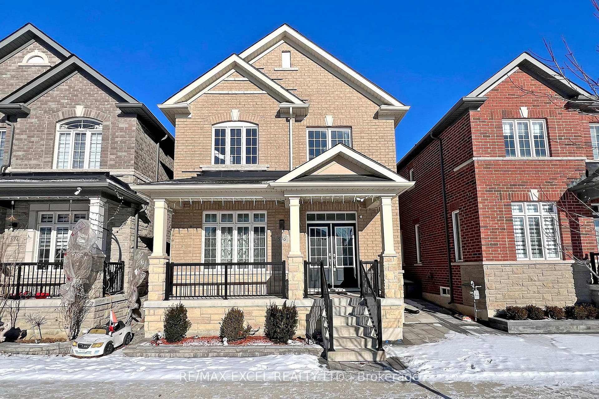 Front of 576 William Forster Road