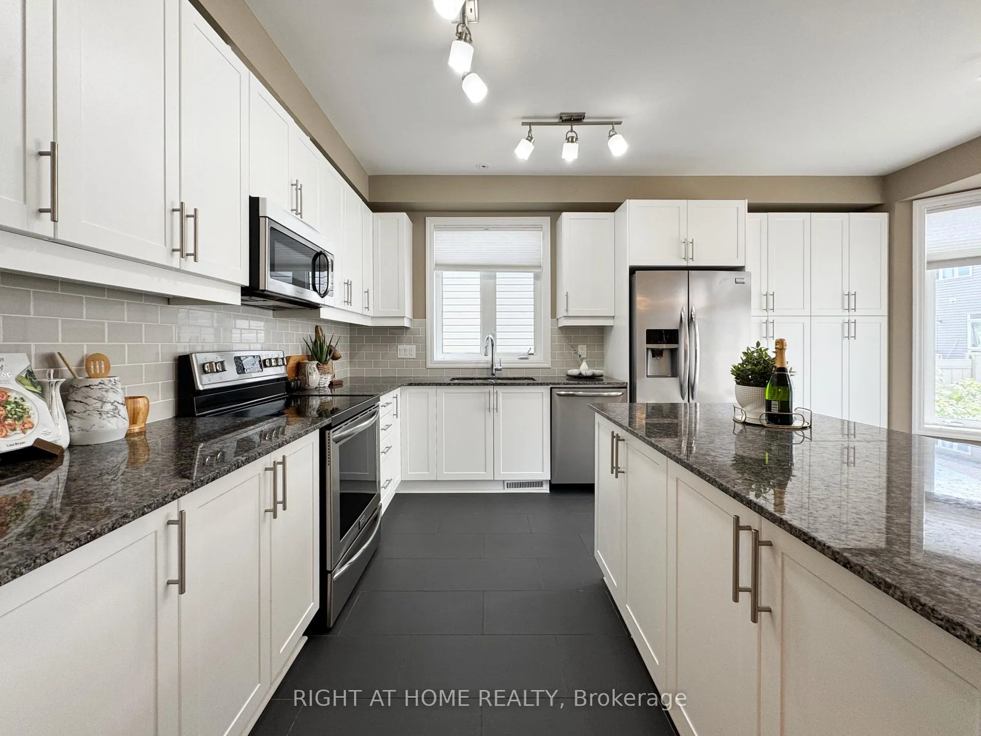 Photo 8 of 506 Peerless Street, Ottawa, Barrhaven - Cedargrove/Fraserdale — HOMEH
