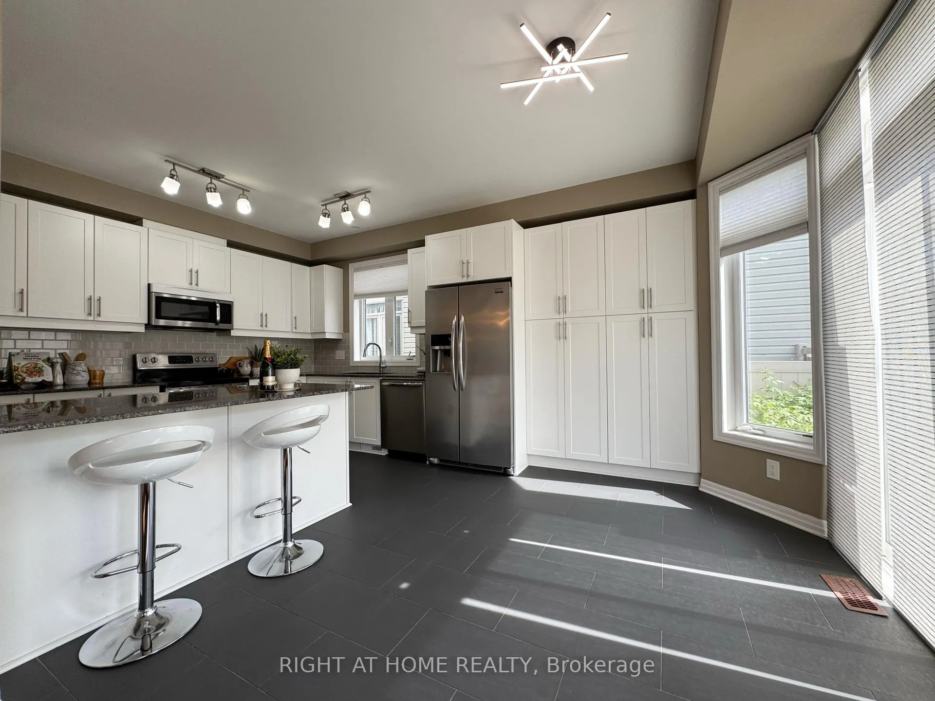 Photo 11 of 506 Peerless Street, Ottawa, Barrhaven - Cedargrove/Fraserdale — HOMEH