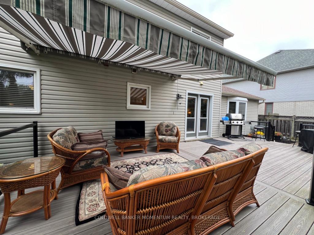 Photo 10 of 8 Meadowbrook Lane, Pelham, Fonthill — HOMEH