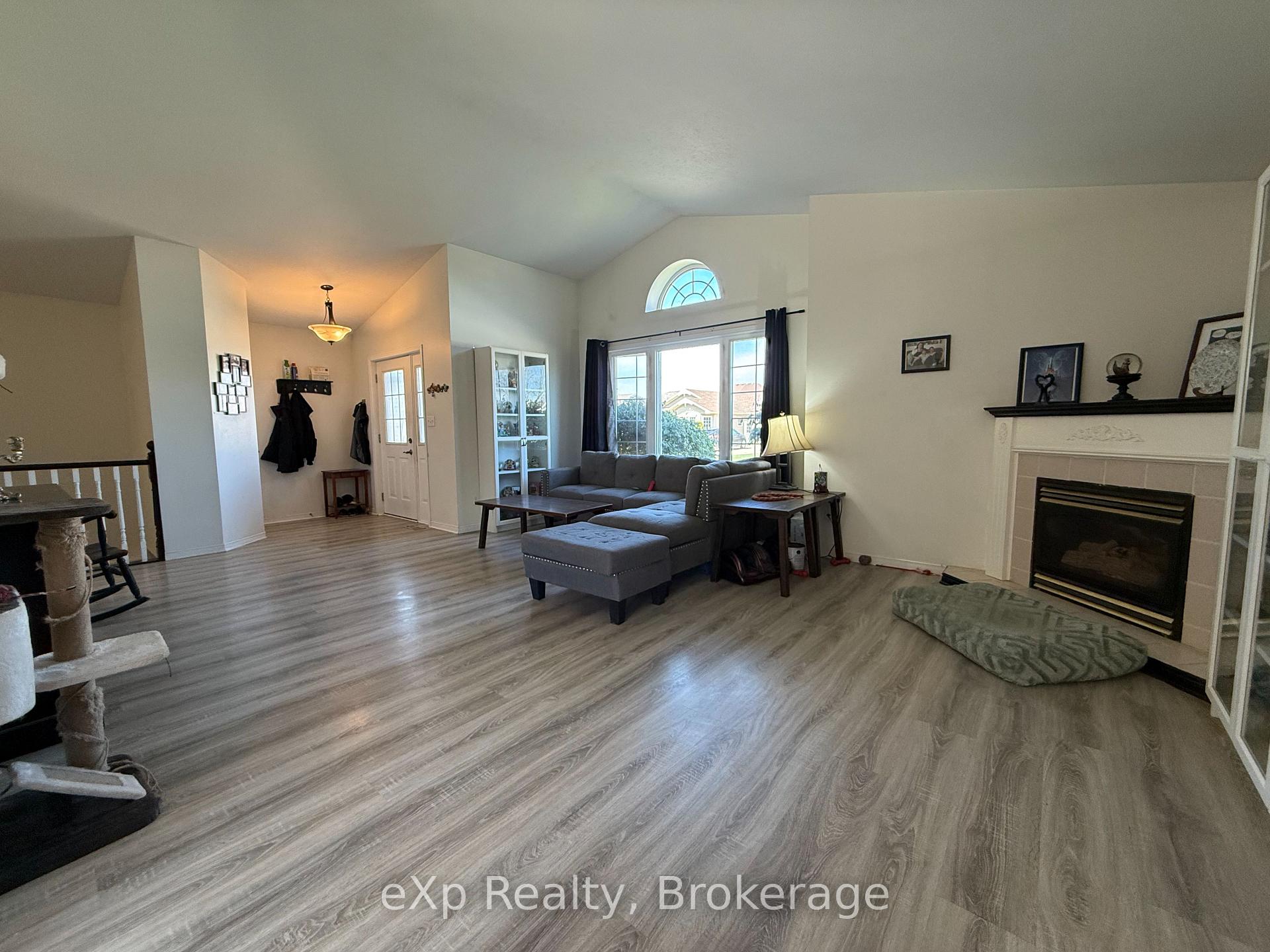 Photo 2 of 730 Scott Street W, North Perth, Listowel — HOMEH