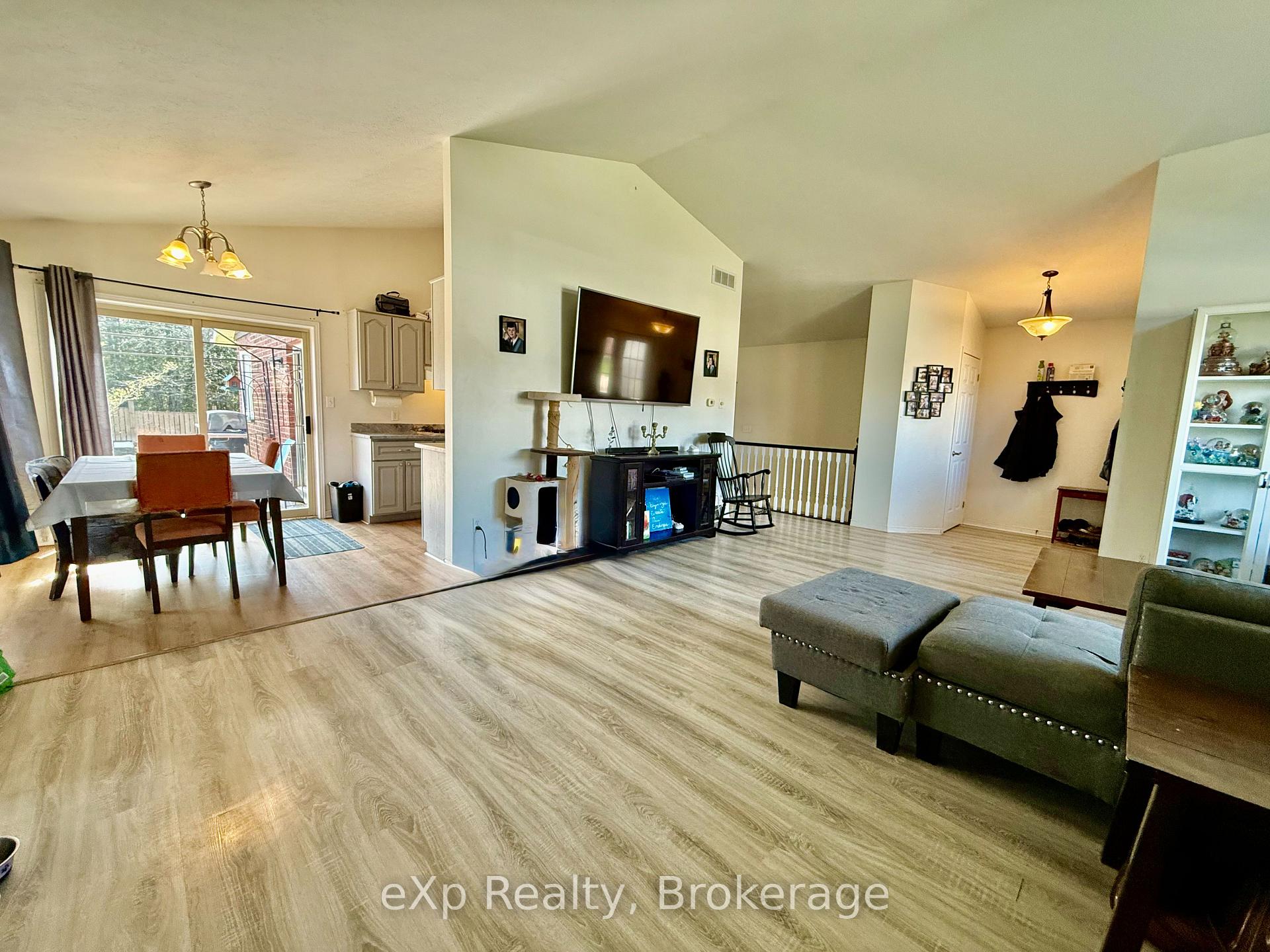 Photo 3 of 730 Scott Street W, North Perth, Listowel — HOMEH