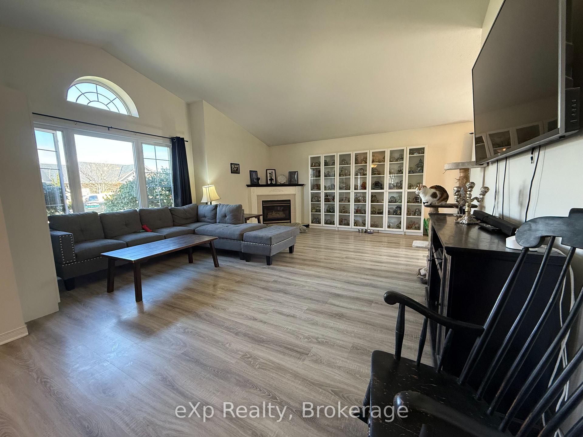 Photo 5 of 730 Scott Street W, North Perth, Listowel — HOMEH