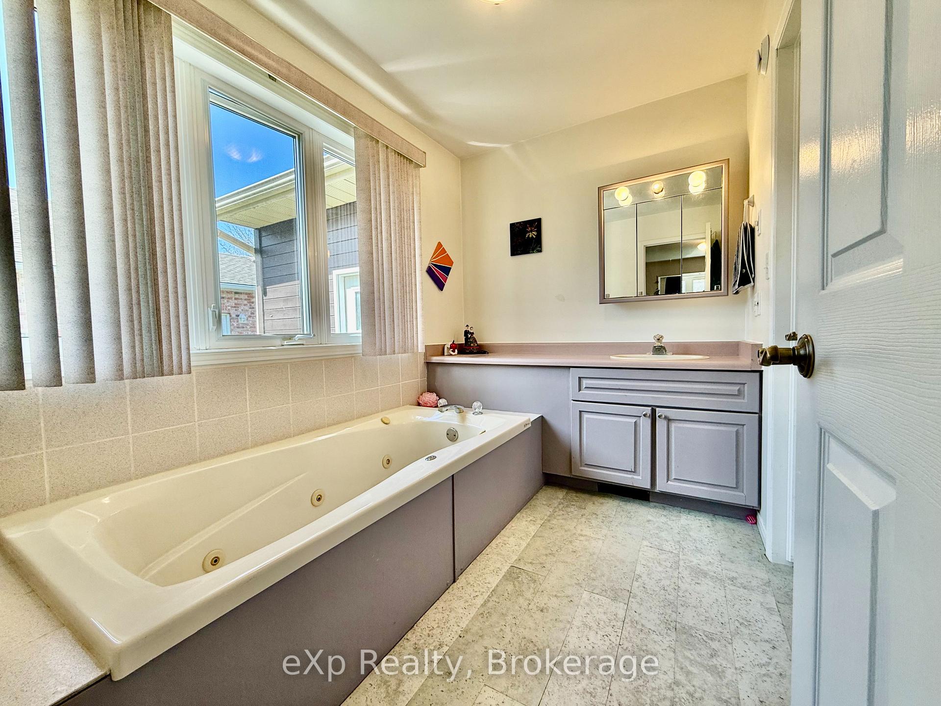 Photo 12 of 730 Scott Street W, North Perth, Listowel — HOMEH