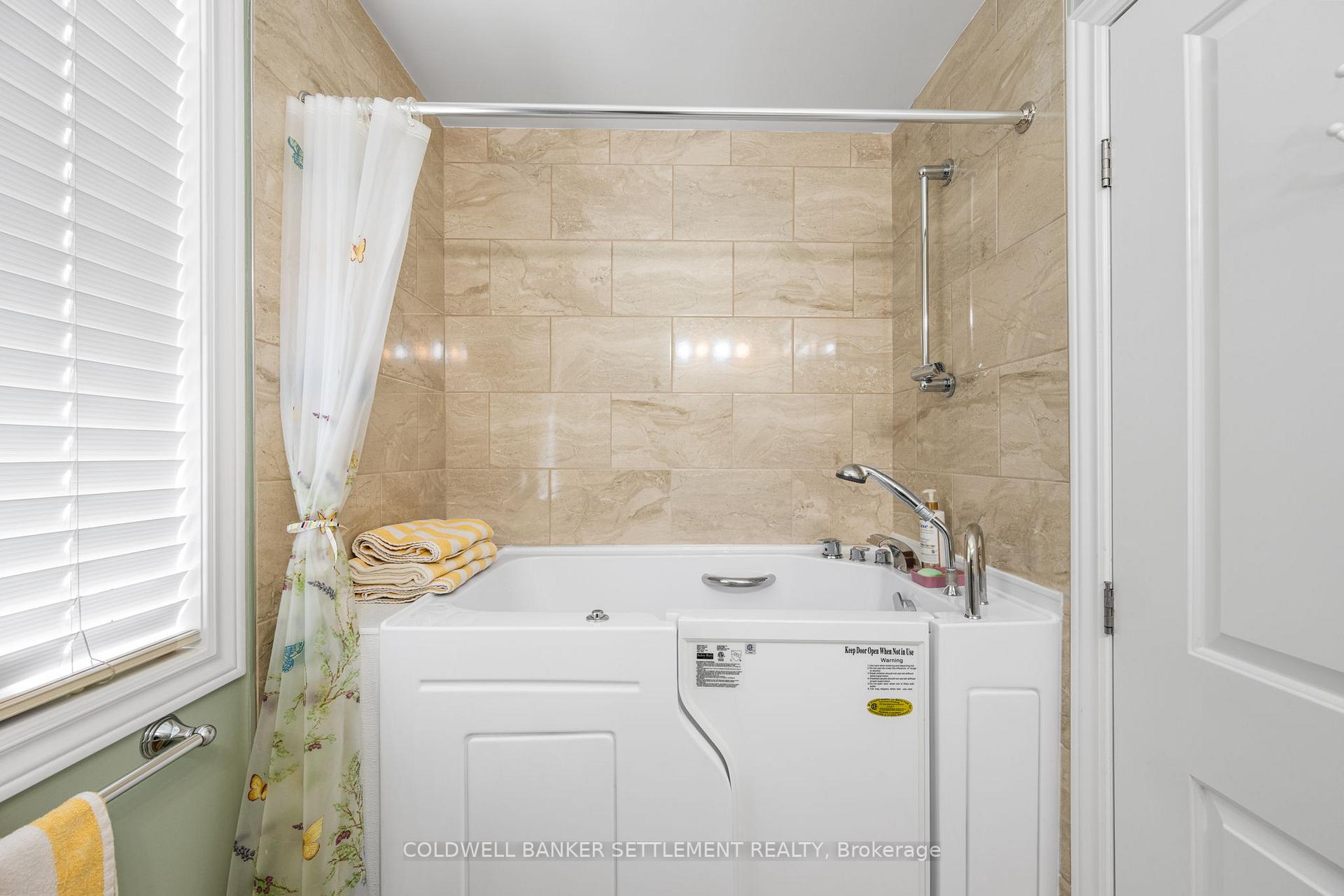 Photo 10 of 8 Senators Gate Drive, Perth — HOMEH
