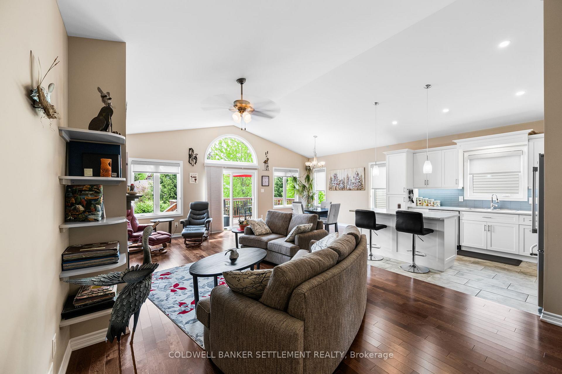 Photo 14 of 8 Senators Gate Drive, Perth — HOMEH