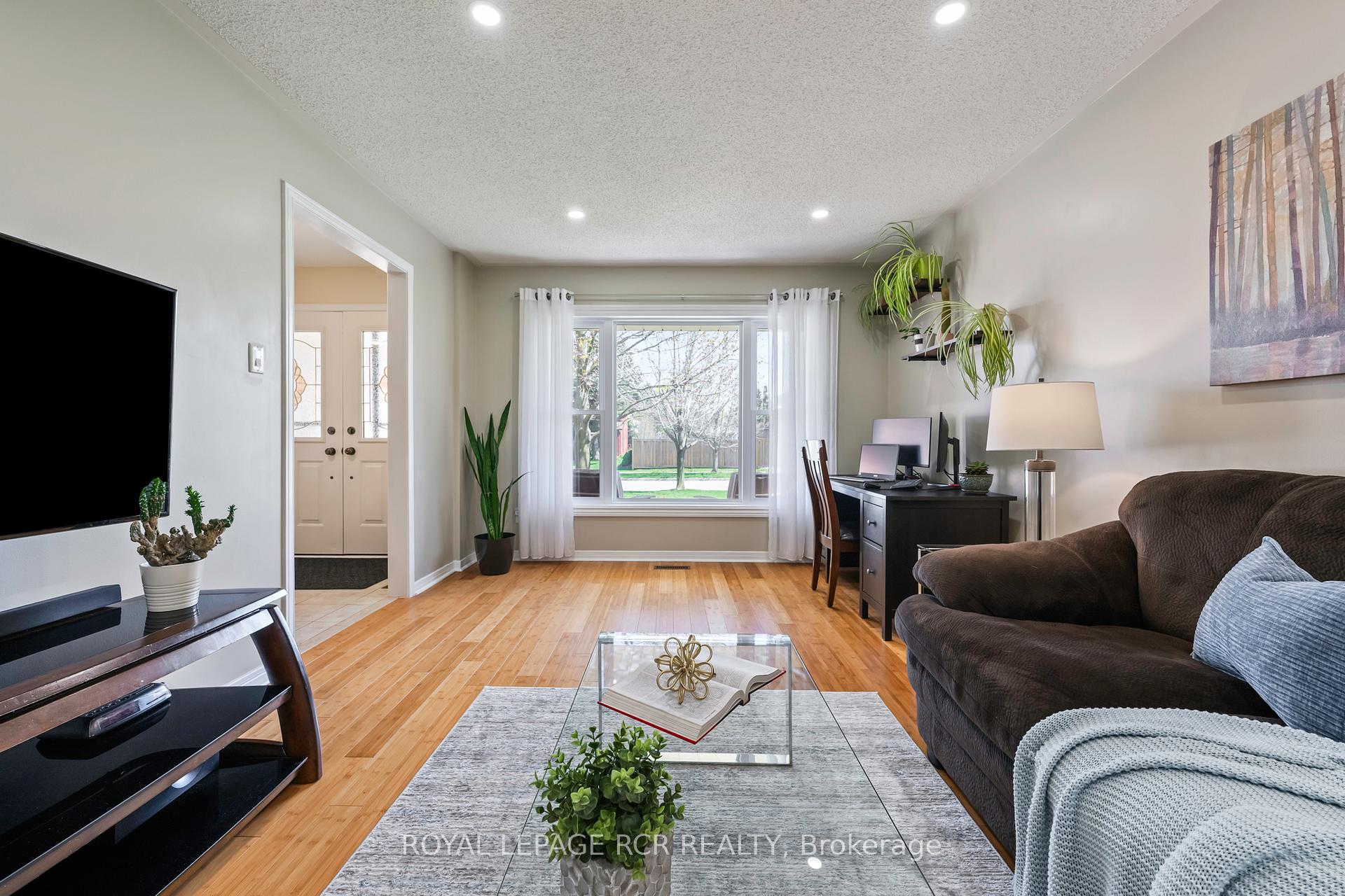 Photo 9 of 243 Beechfield Crescent, Orangeville — HOMEH