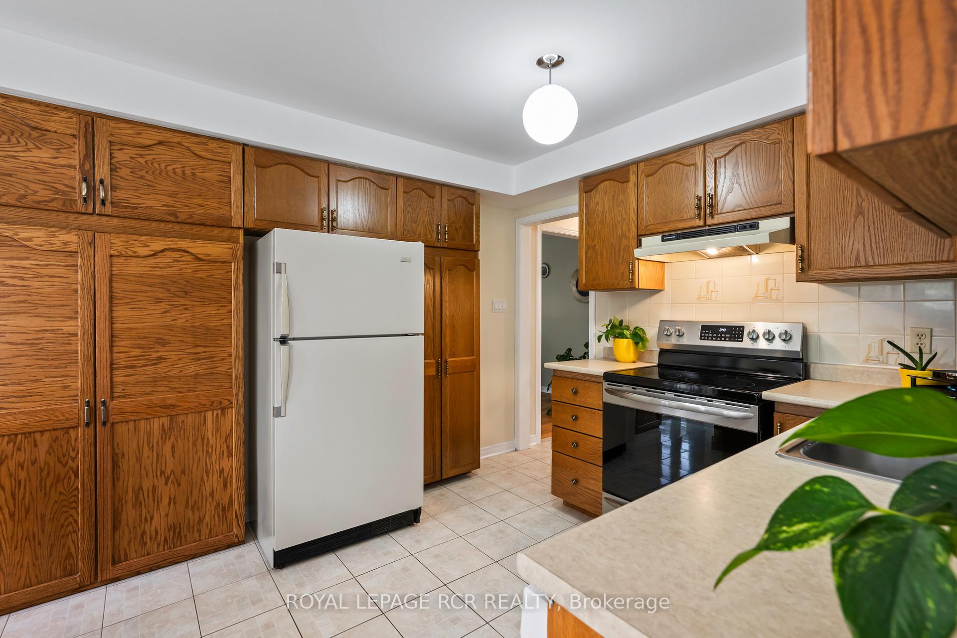 Photo 13 of 243 Beechfield Crescent, Orangeville — HOMEH