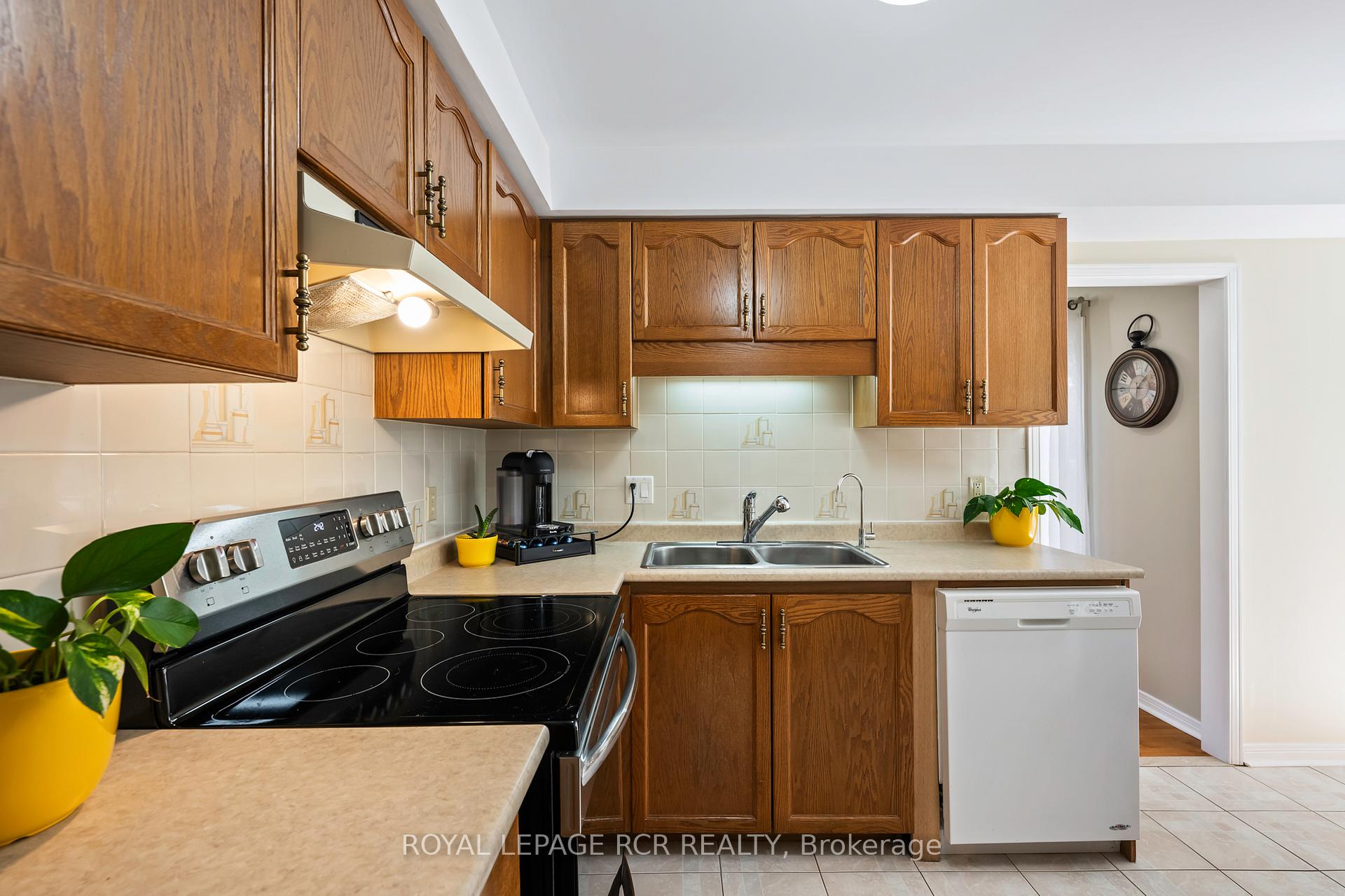 Photo 16 of 243 Beechfield Crescent, Orangeville — HOMEH
